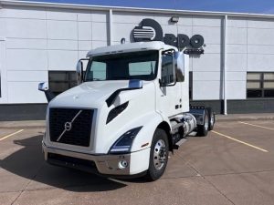 2026 VOLVO VNR64T300 9045589084