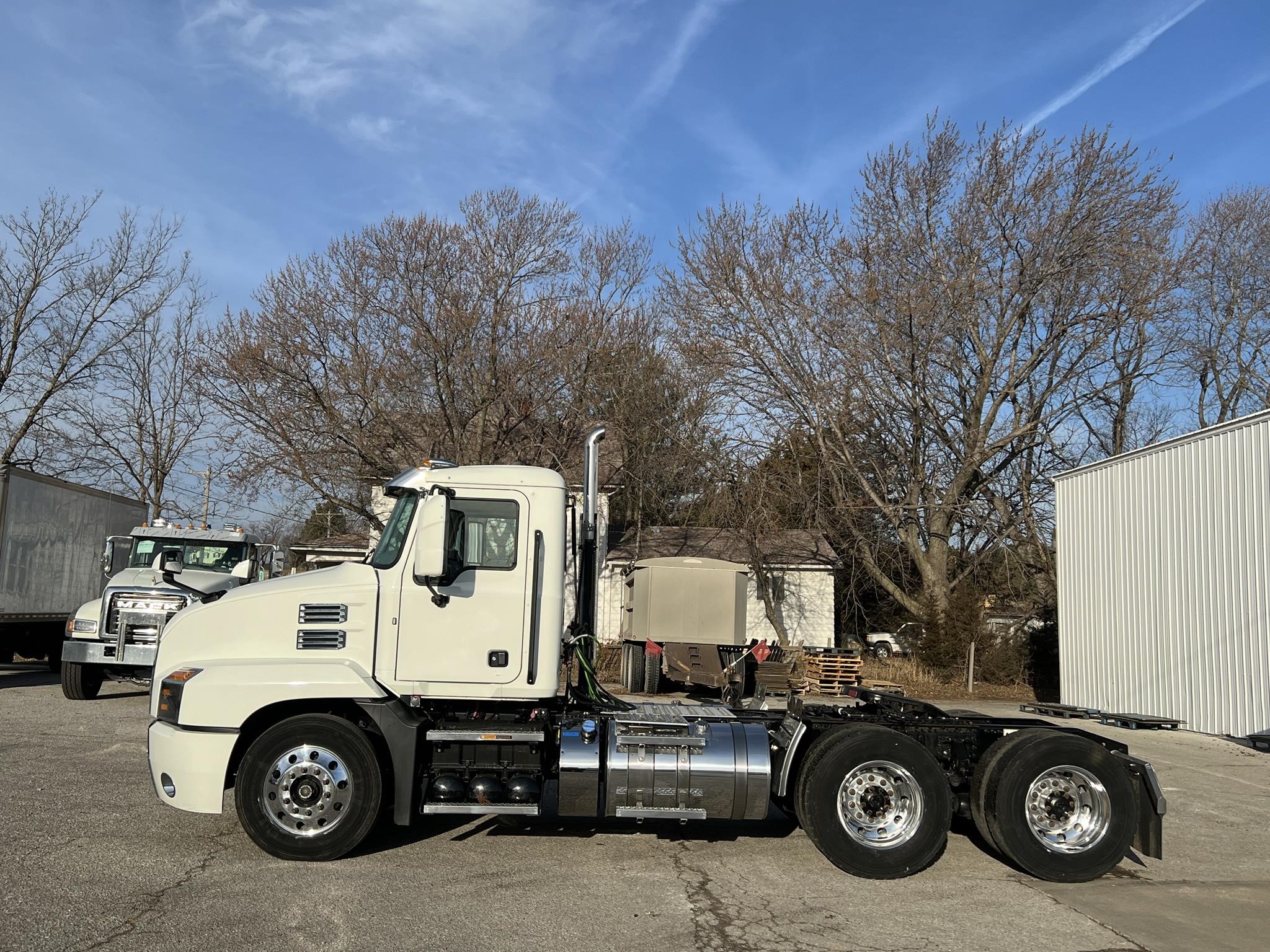 2019 MACK ANTHEM 64T - image 2 of 6