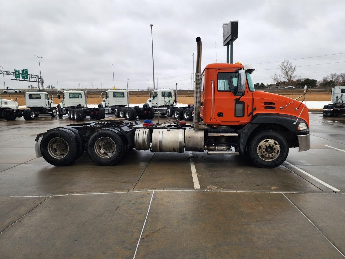 2017 MACK PINNACLE CXU613 - image 6 of 6