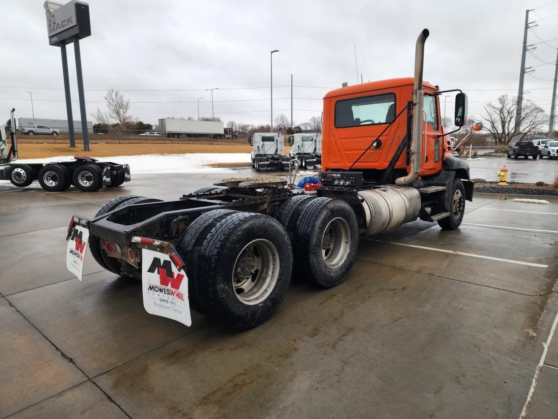 2017 MACK PINNACLE CXU613 - image 5 of 6