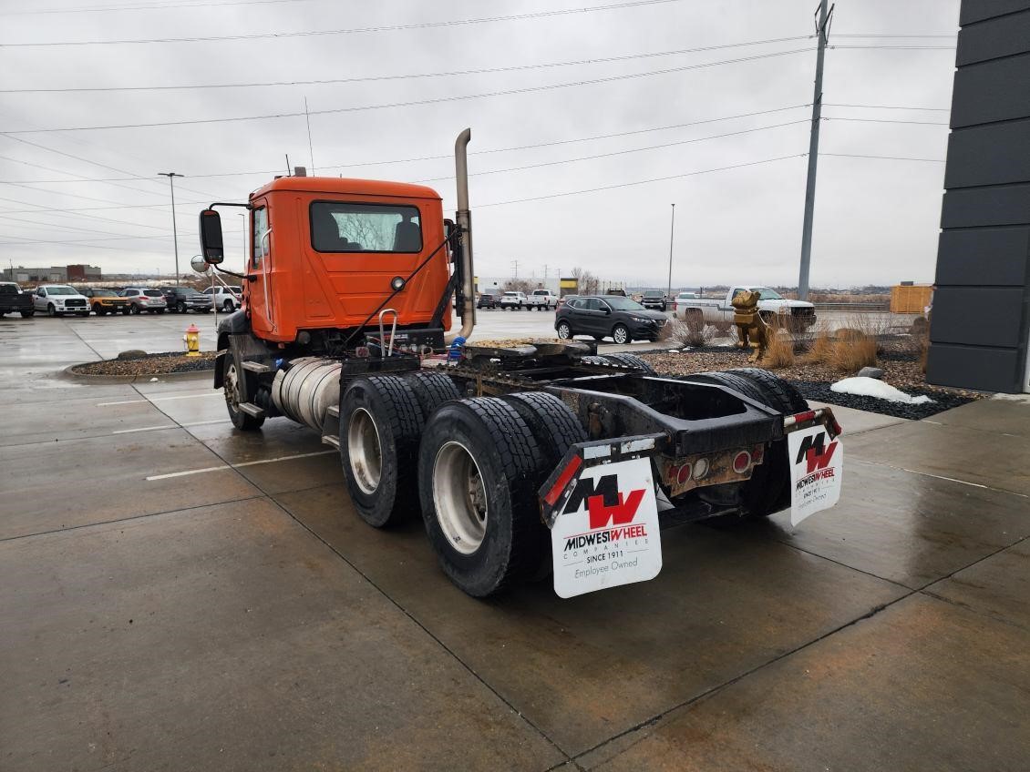 2017 MACK PINNACLE CXU613 - image 3 of 6