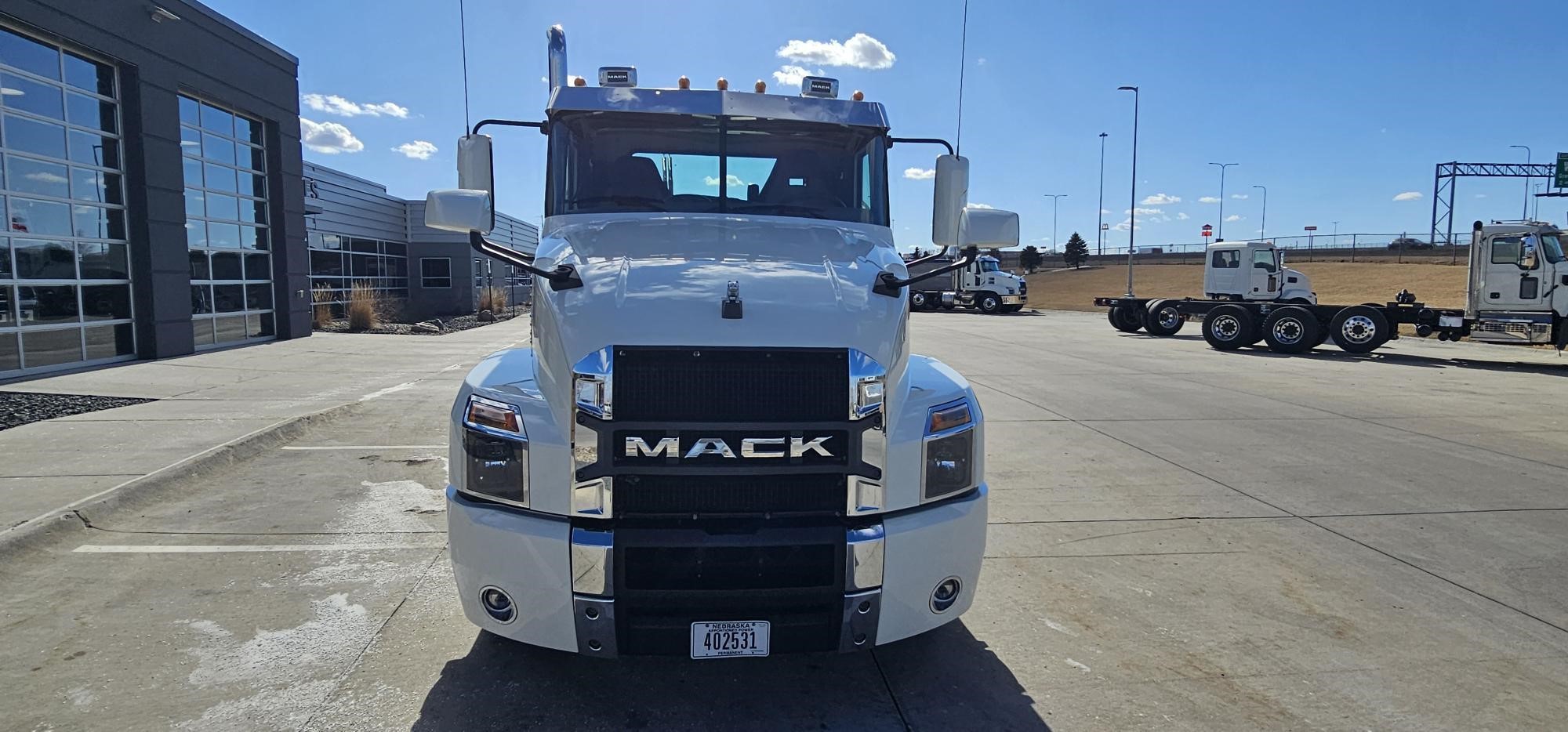 2022 MACK ANTHEM 64T - image 2 of 6