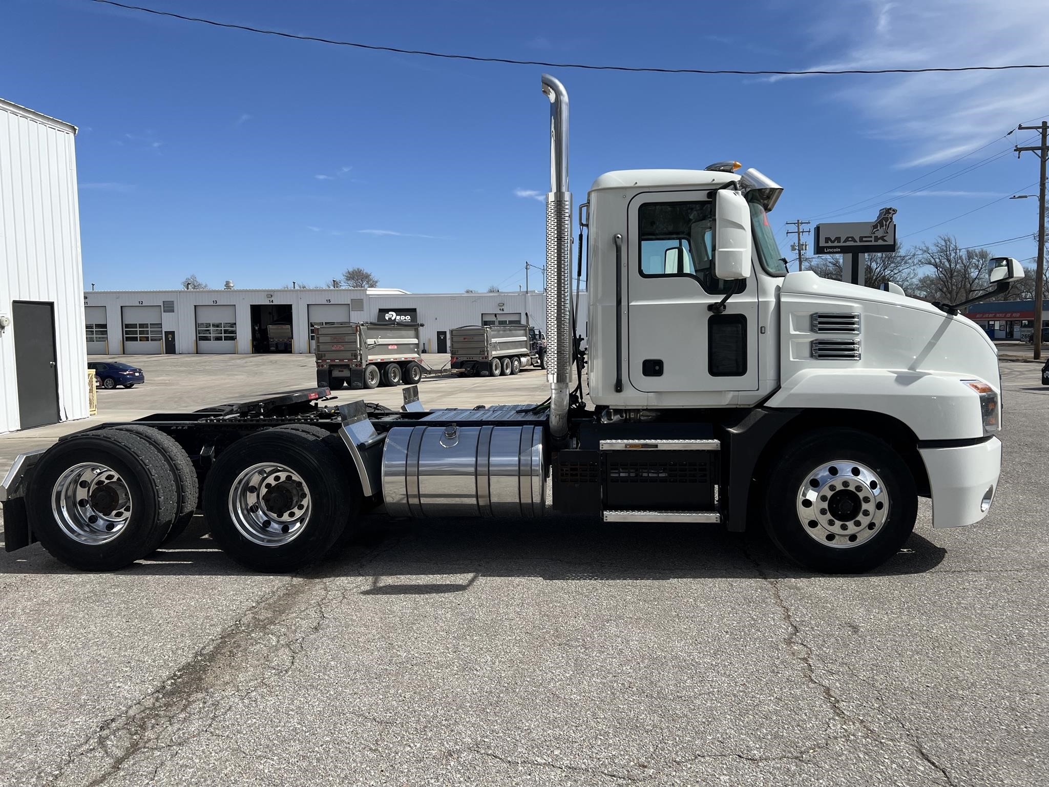 2019 MACK ANTHEM 64T - image 6 of 6