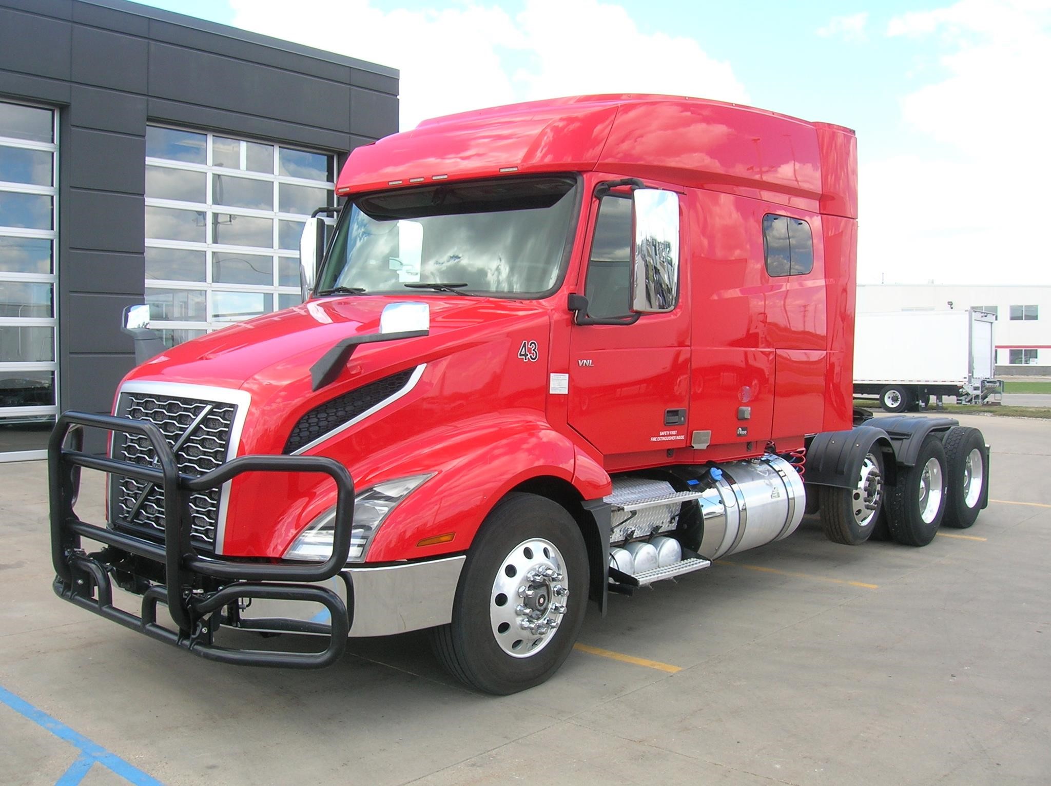 2019 VOLVO VNL84T740 - image 1 of 6