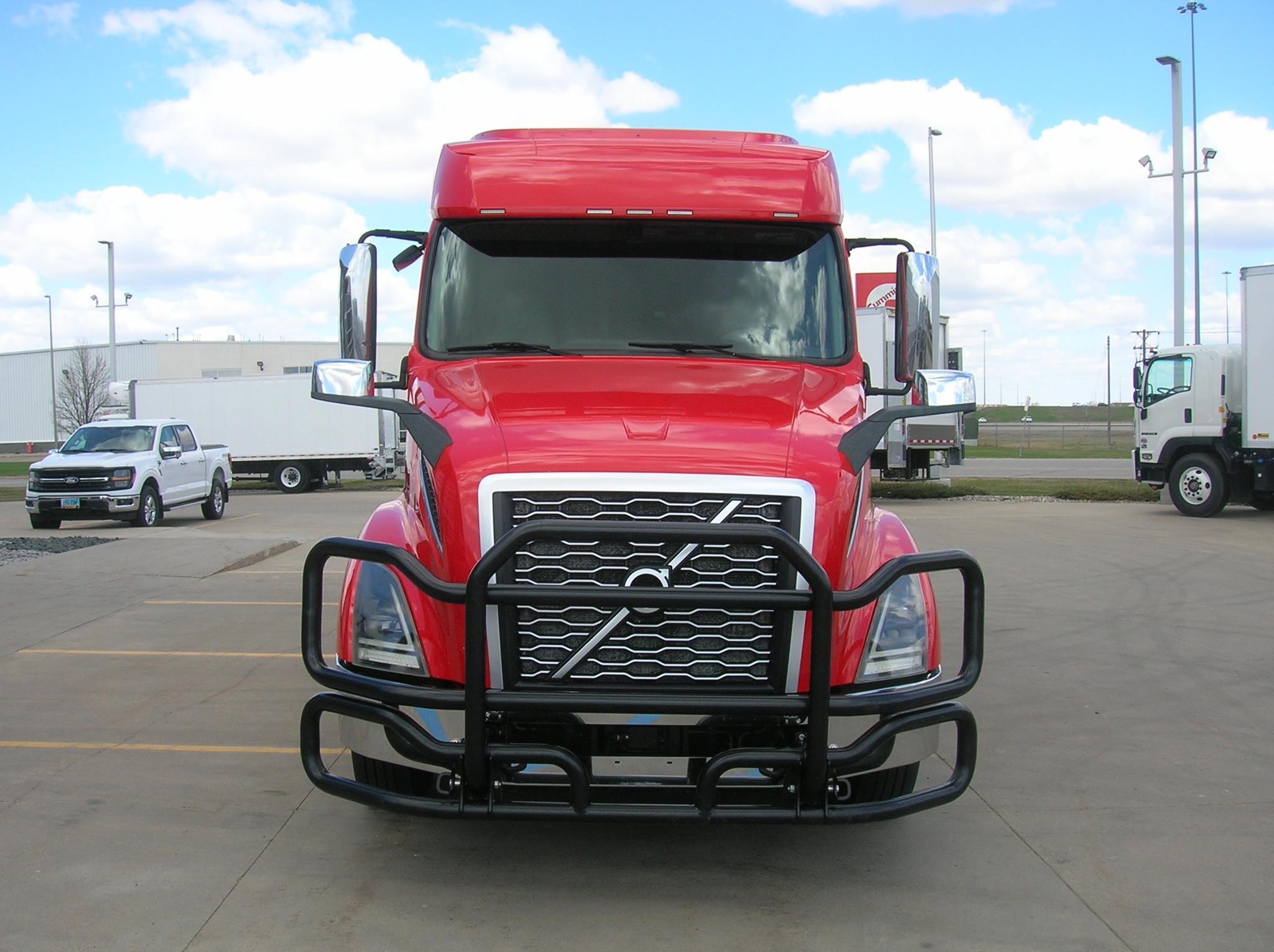2019 VOLVO VNL84T740 - image 2 of 6