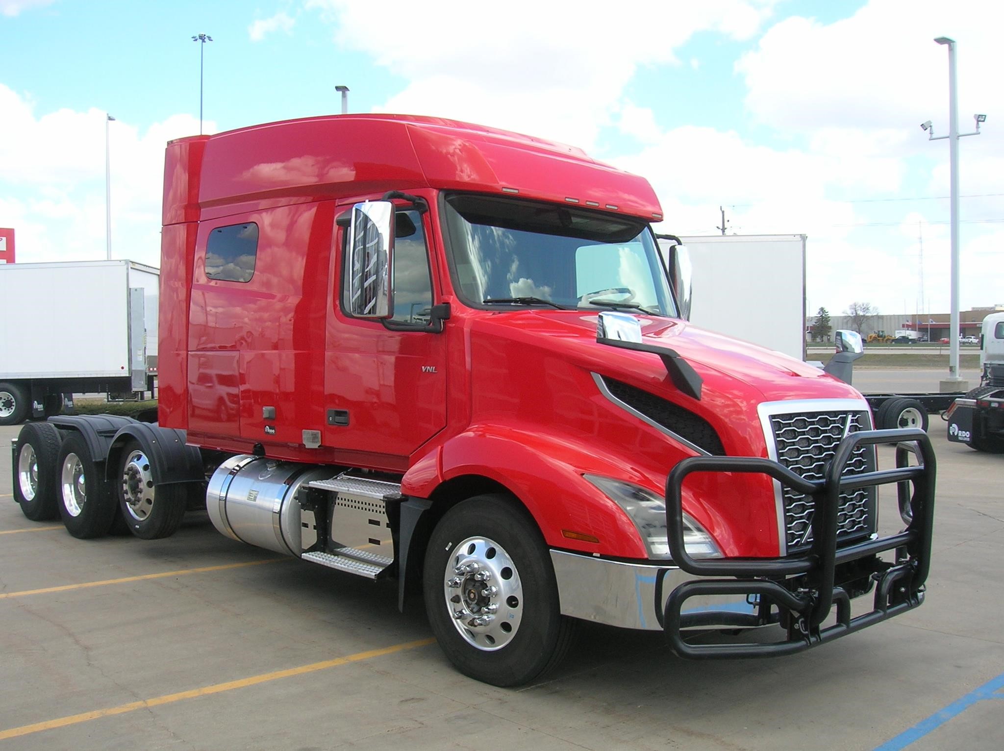 2019 VOLVO VNL84T740 - image 3 of 6