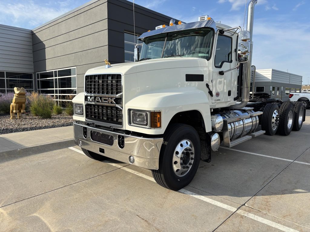 2026 MACK PINNACLE 84T - RDO Truck Centers