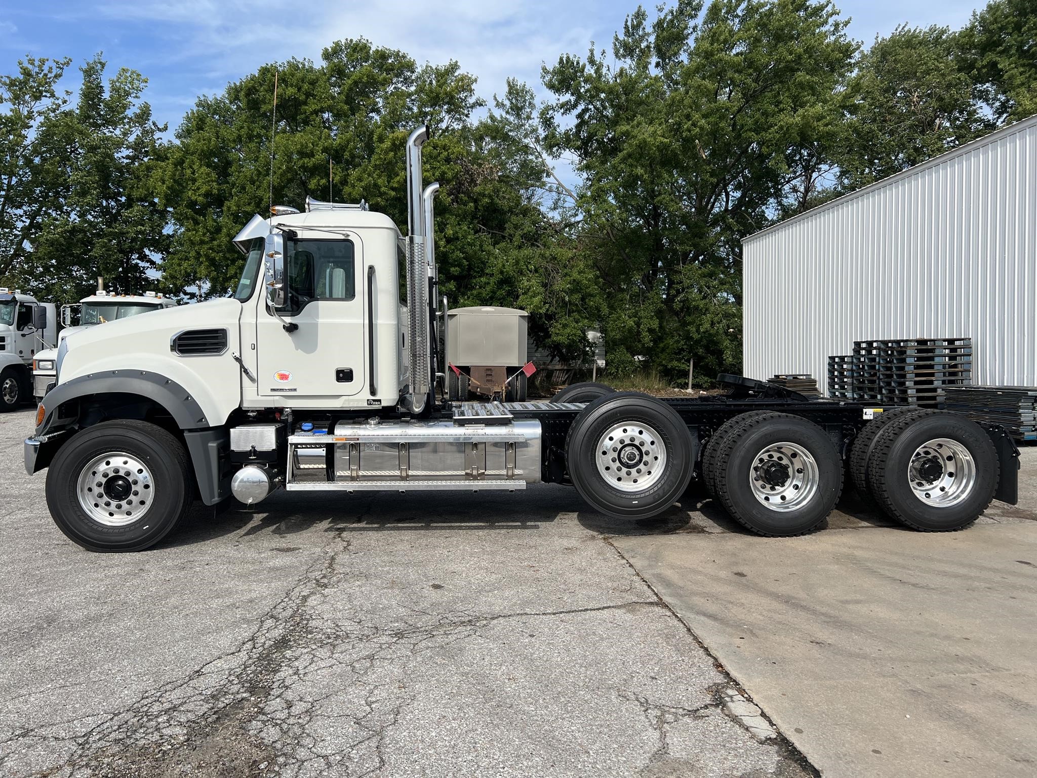 2026 MACK GRANITE 84FT - image 2 of 6