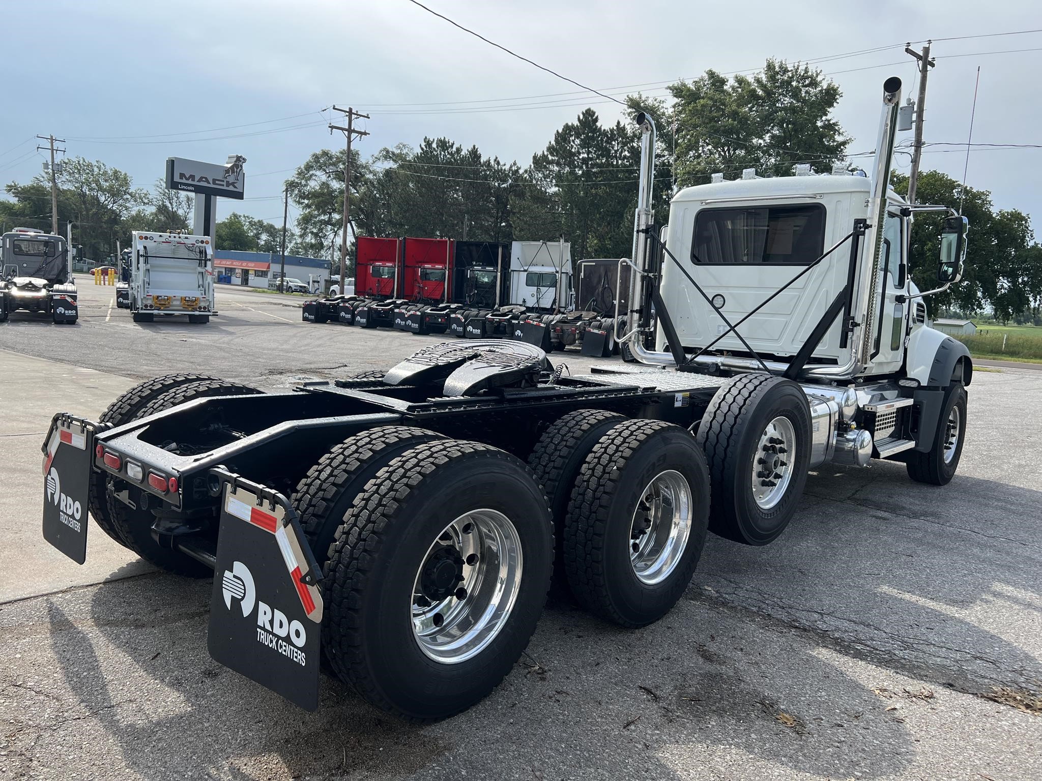 2026 MACK GRANITE 84FT - image 5 of 6