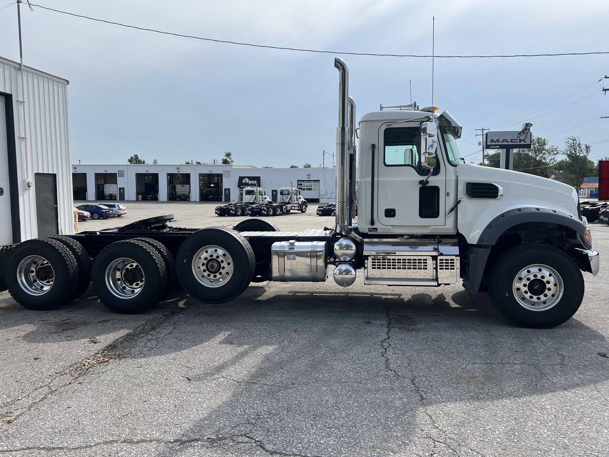2026 MACK GRANITE 84FT - image 6 of 6