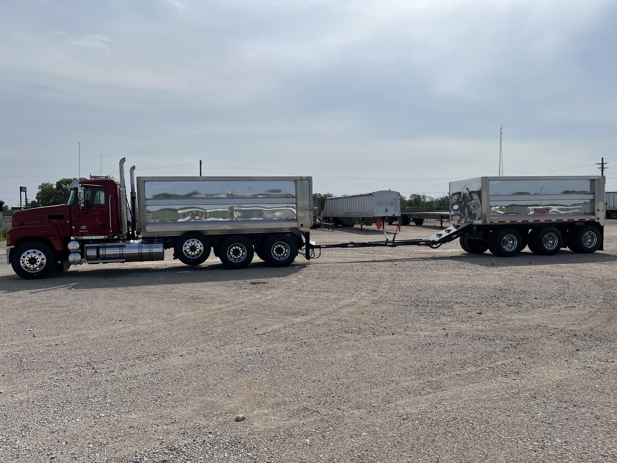 2026 MACK PINNACLE 64R - image 2 of 6