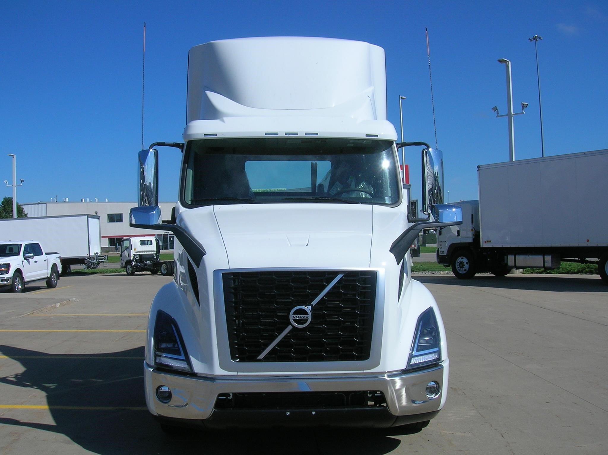 2026 VOLVO VNR64T300 - image 2 of 6