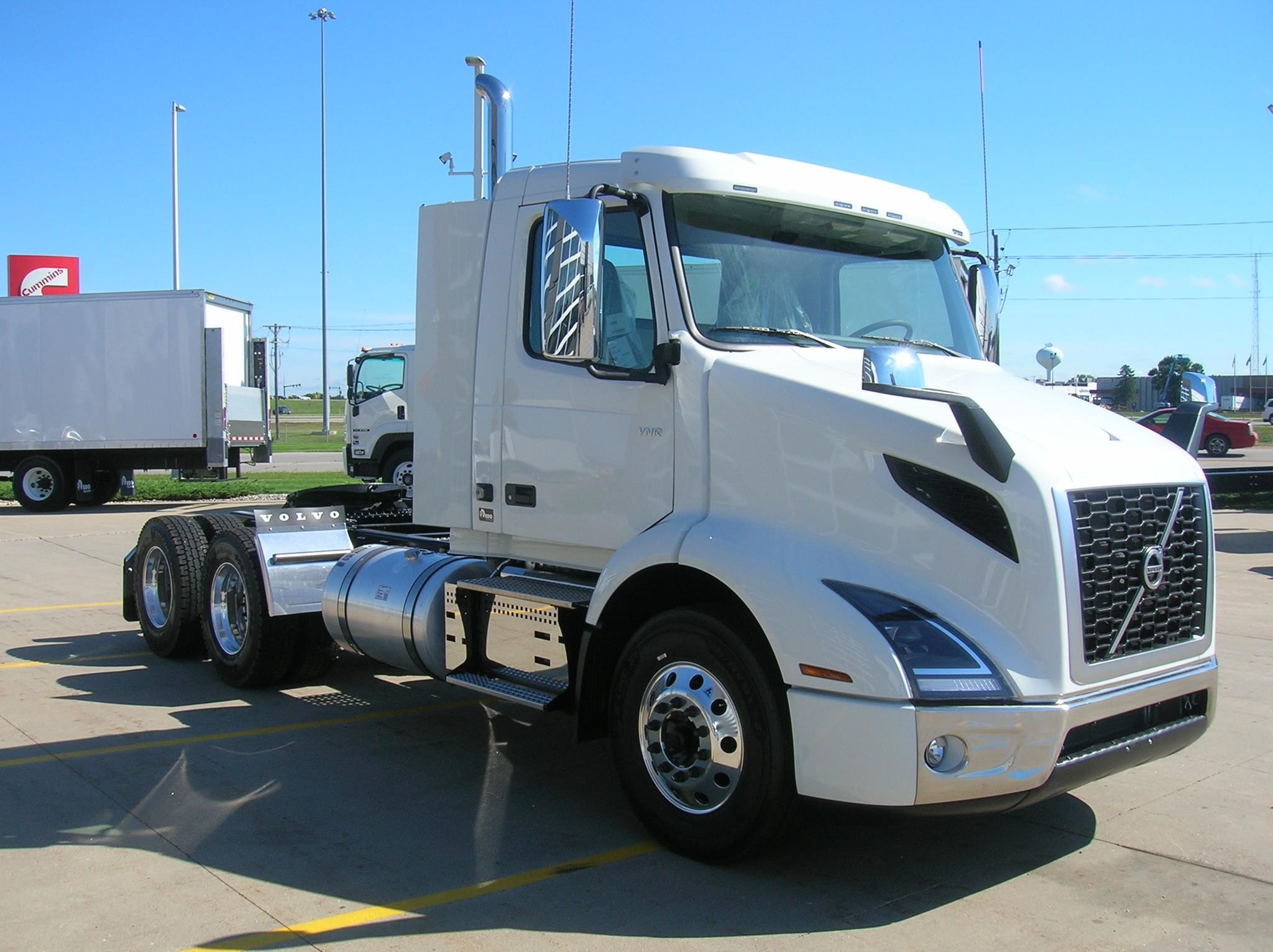 2026 VOLVO VNR64T300 - image 3 of 6