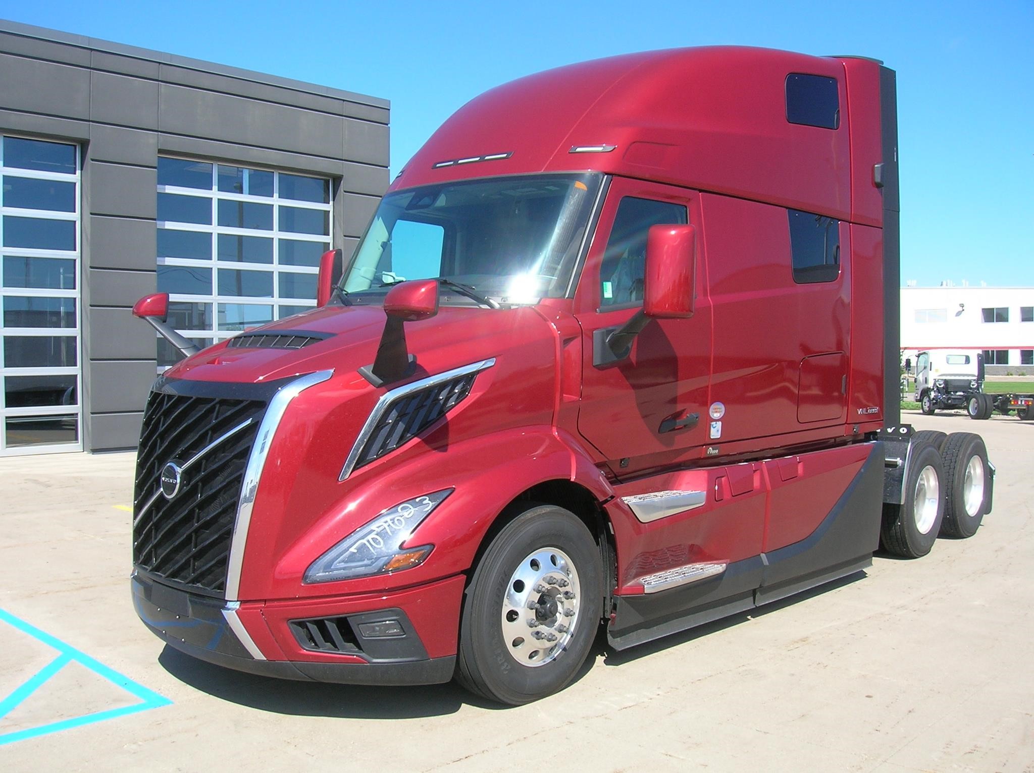 2026 VOLVO VNL64T860 - image 1 of 6