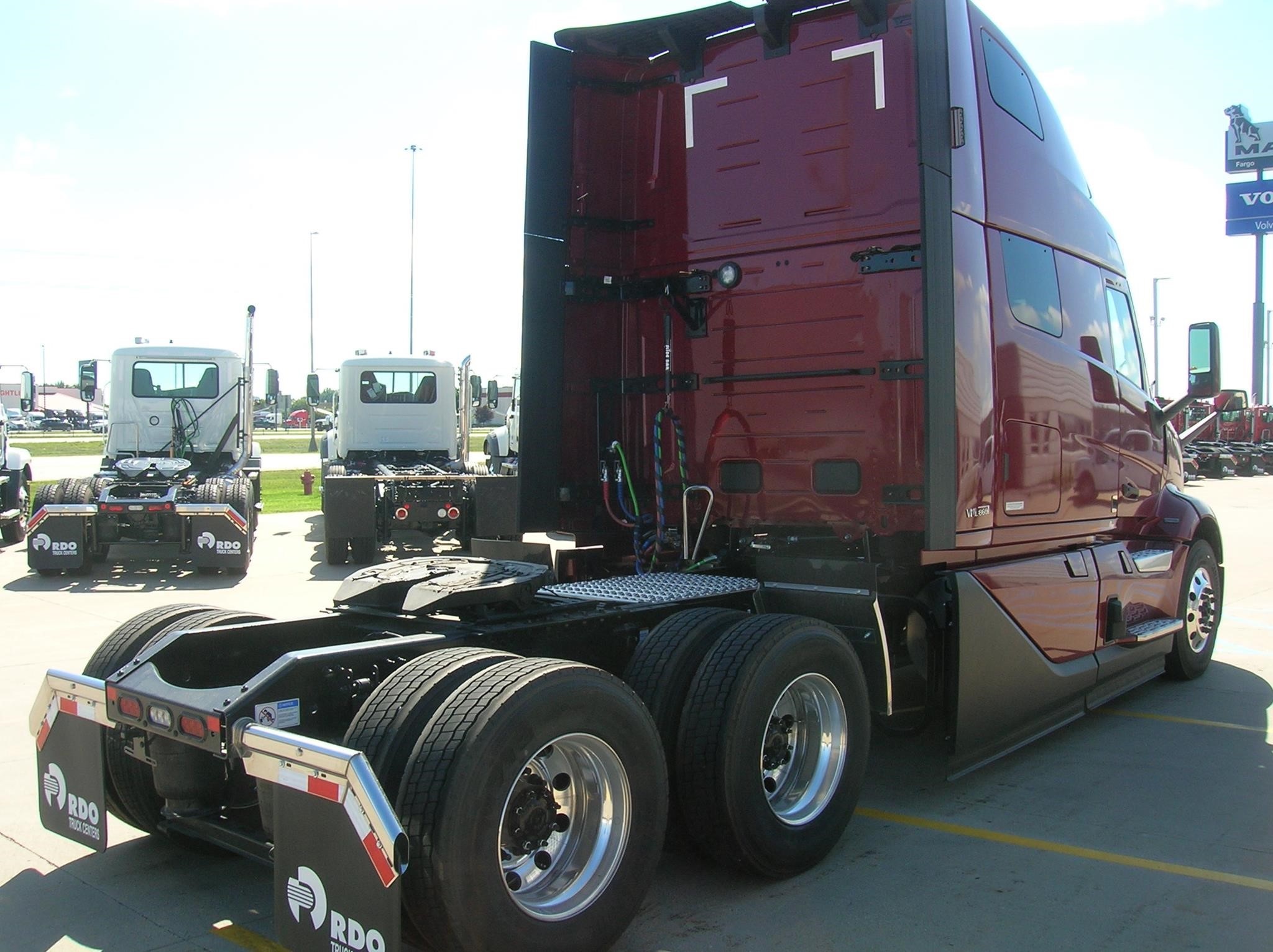 2026 VOLVO VNL64T860 - image 5 of 6
