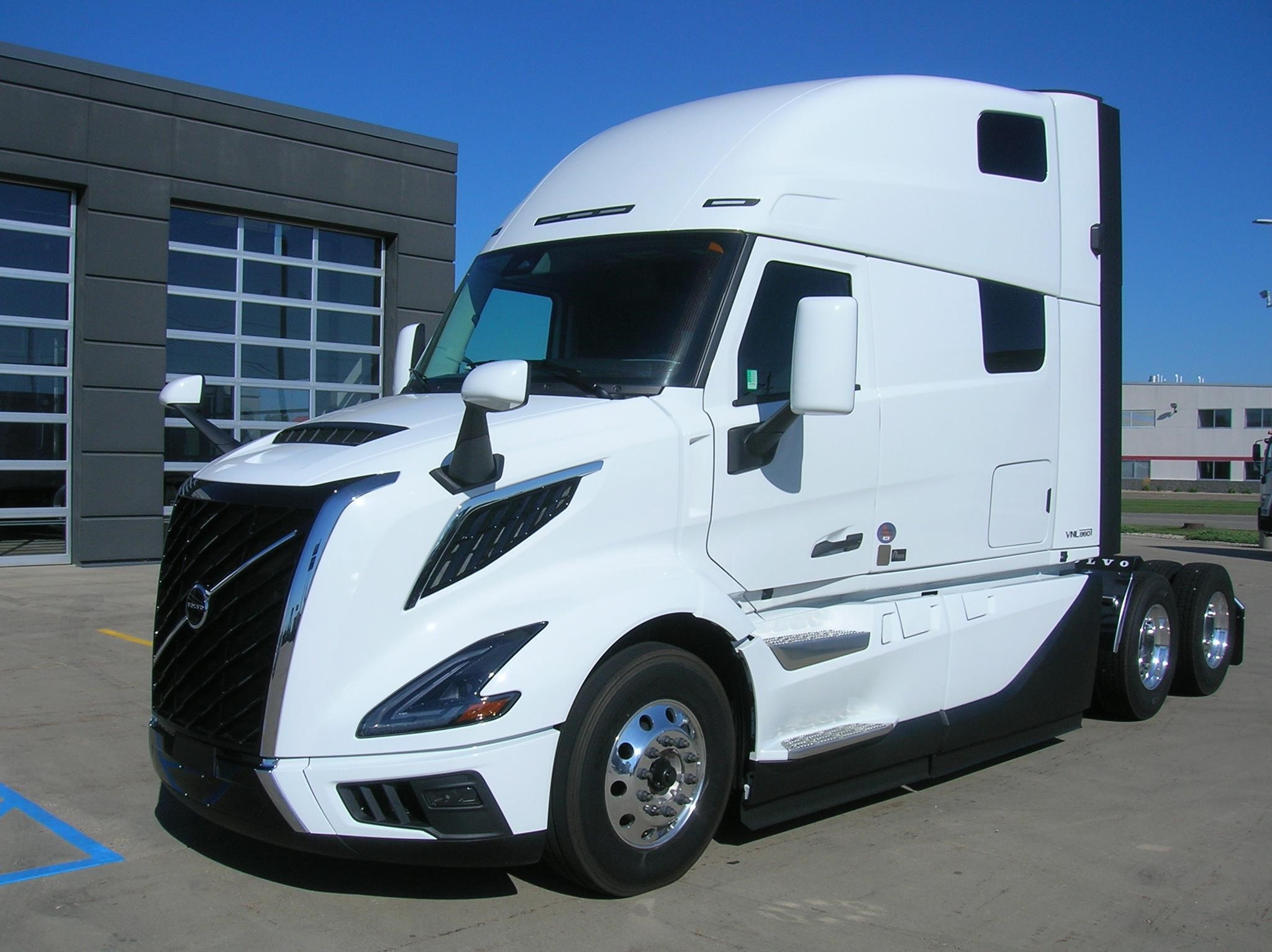2026 VOLVO VNL64T860 - image 1 of 6