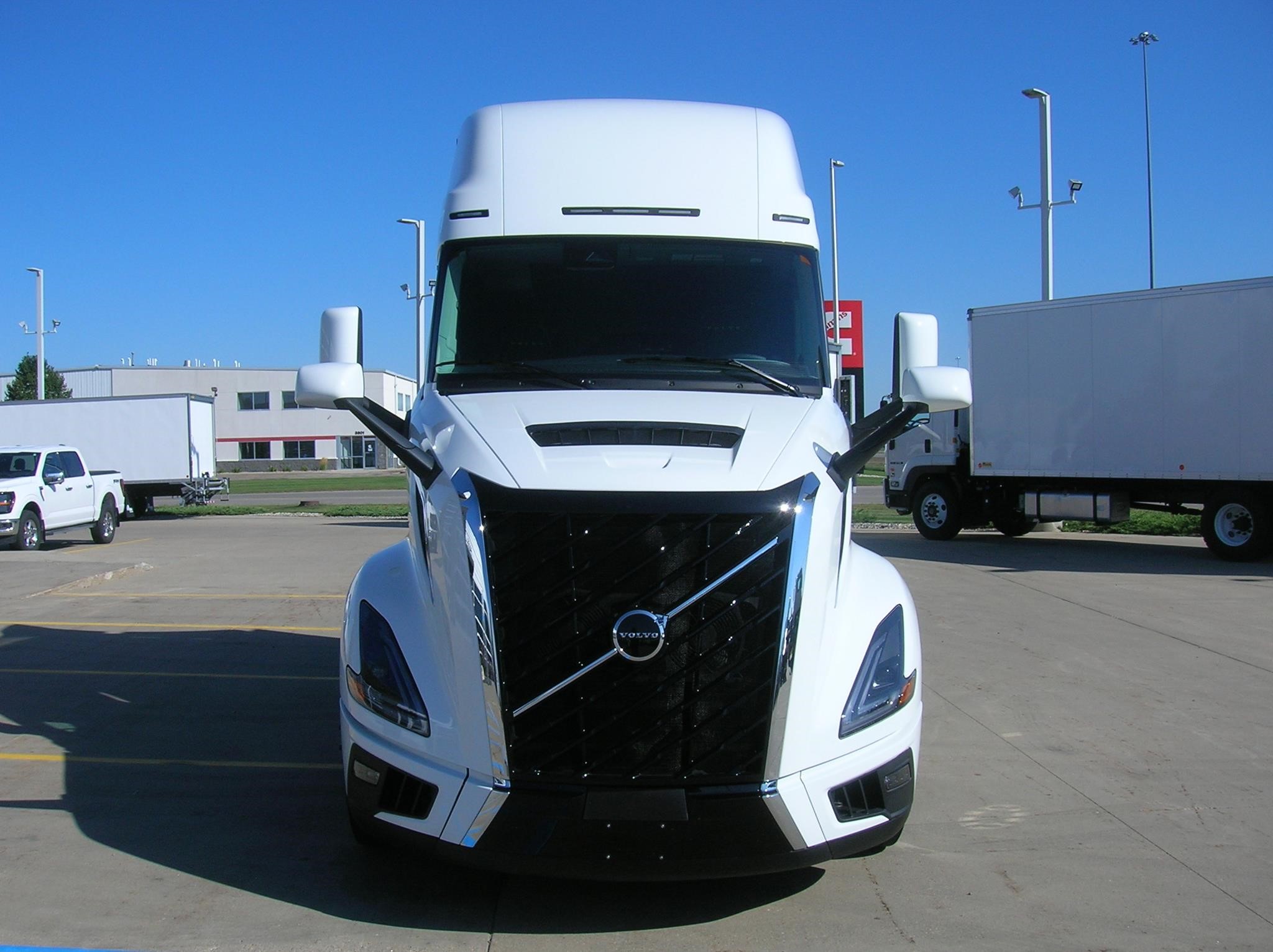 2026 VOLVO VNL64T860 - image 2 of 6