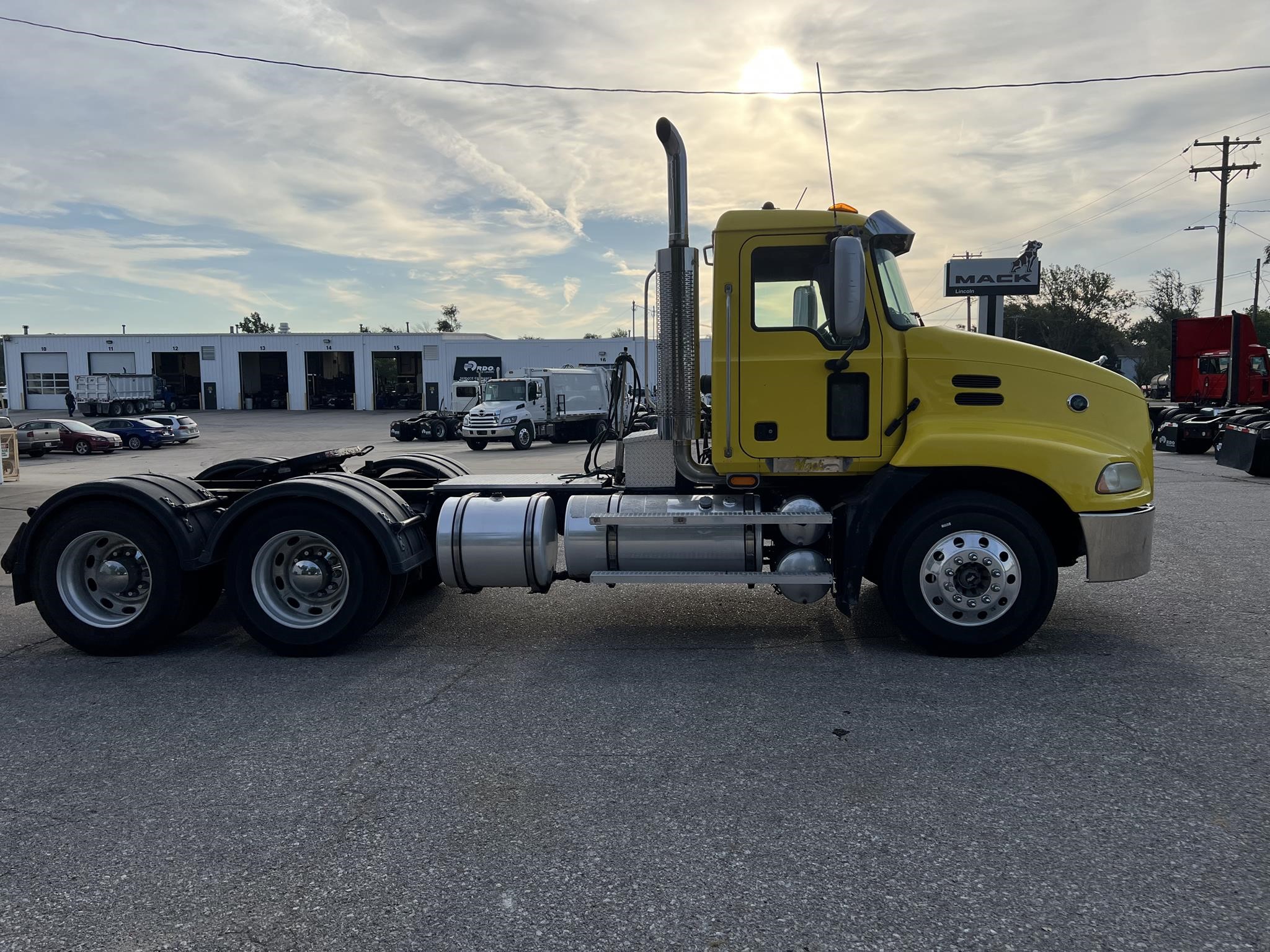 2006 MACK VISION CXN613 - image 6 of 6