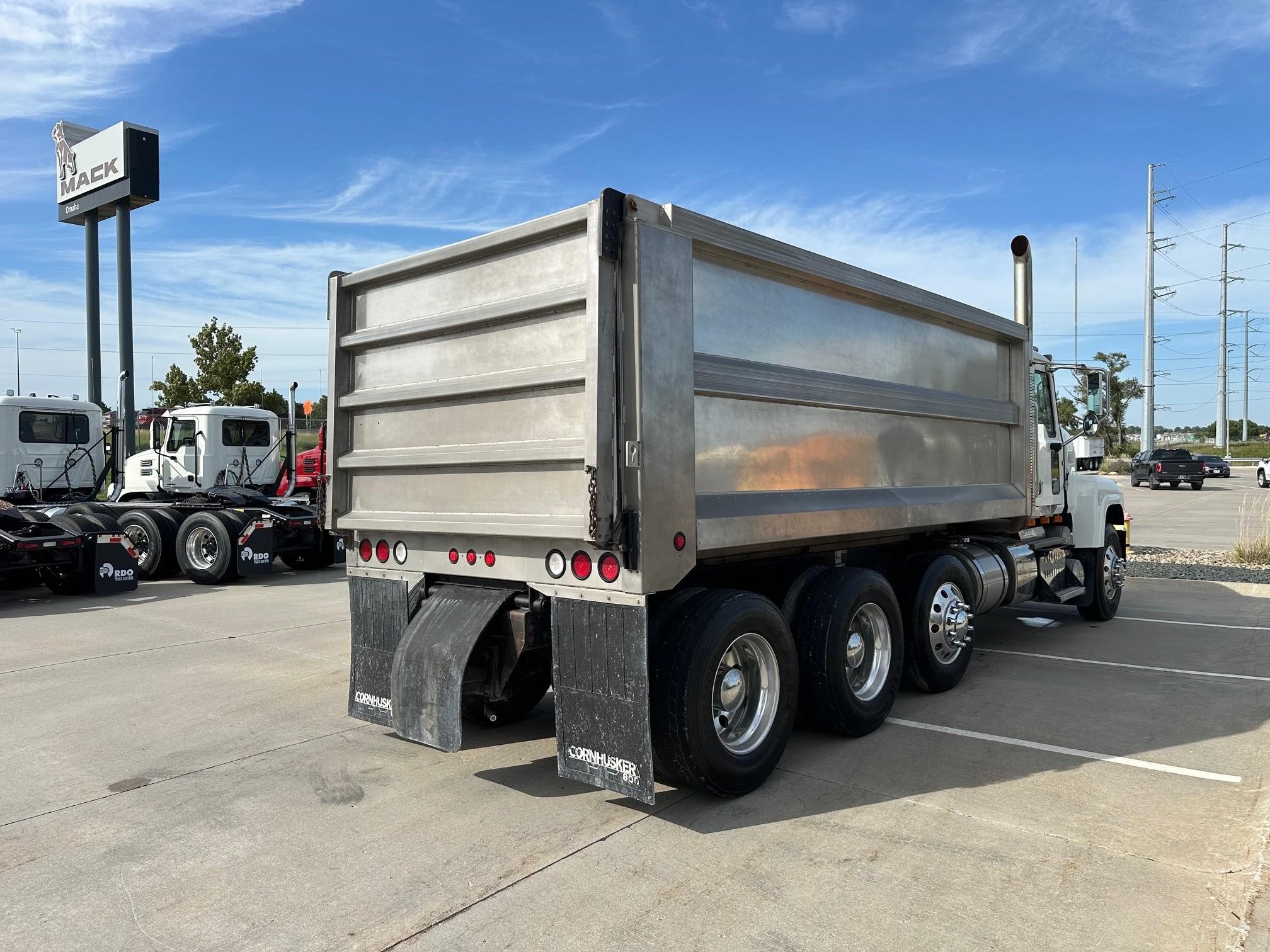 2016 MACK PINNACLE CHU613 - image 5 of 6