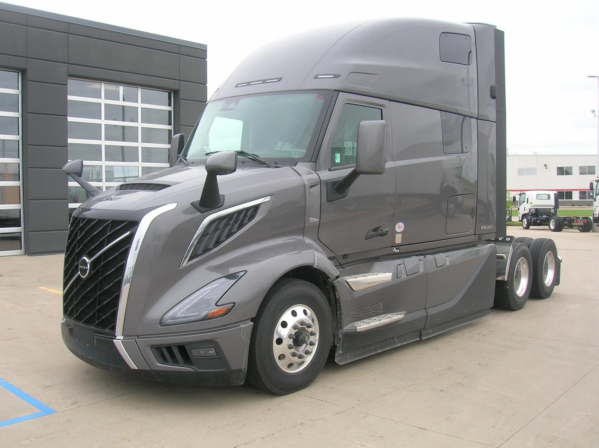 2026 VOLVO VNL64T860 - image 1 of 6