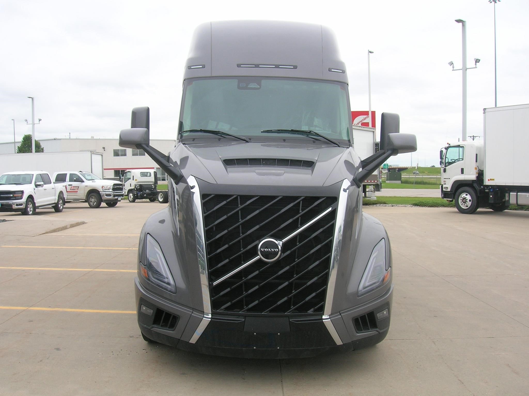 2026 VOLVO VNL64T860 - image 2 of 6