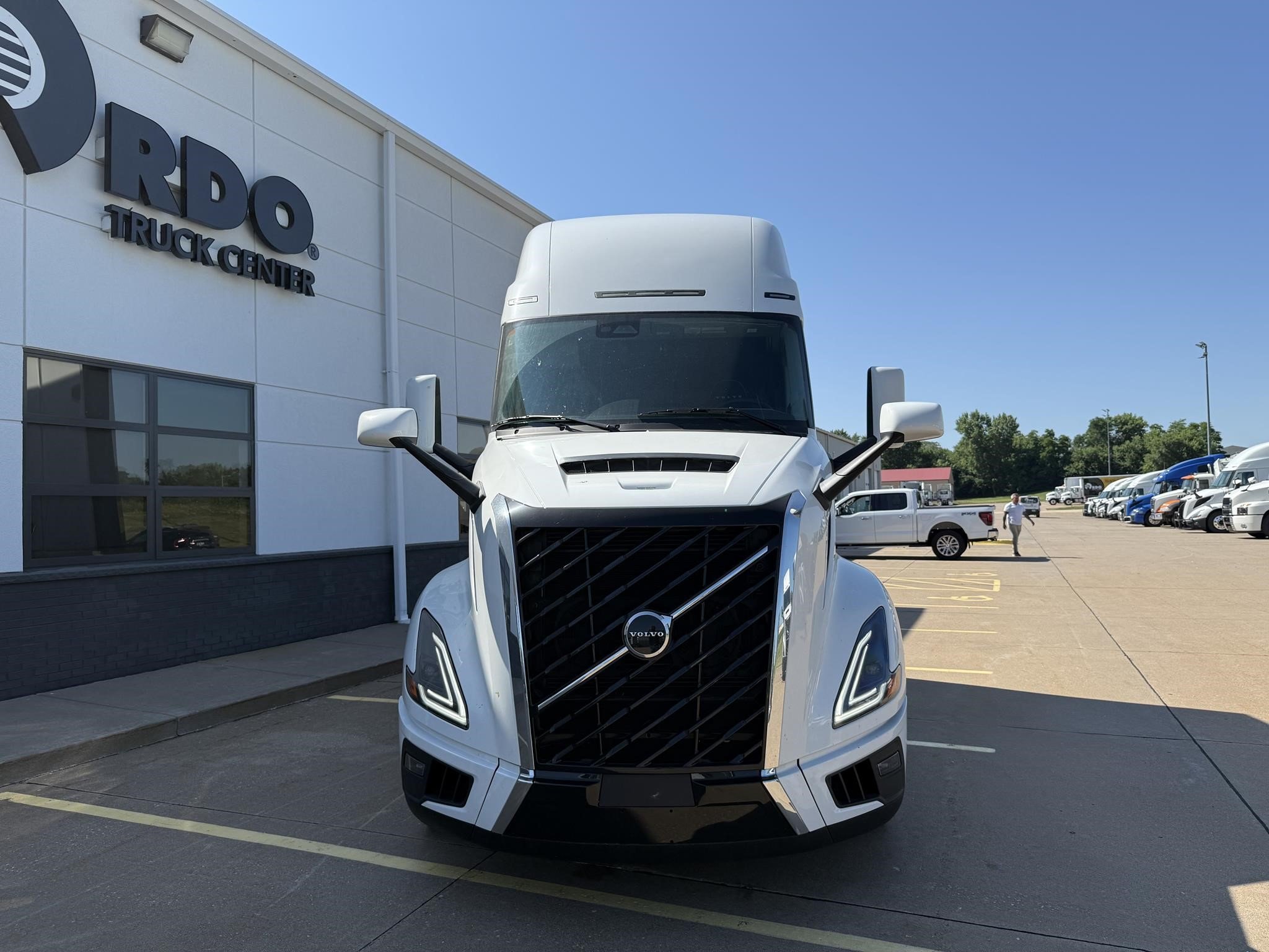 2026 VOLVO VNL64T860 - image 2 of 3
