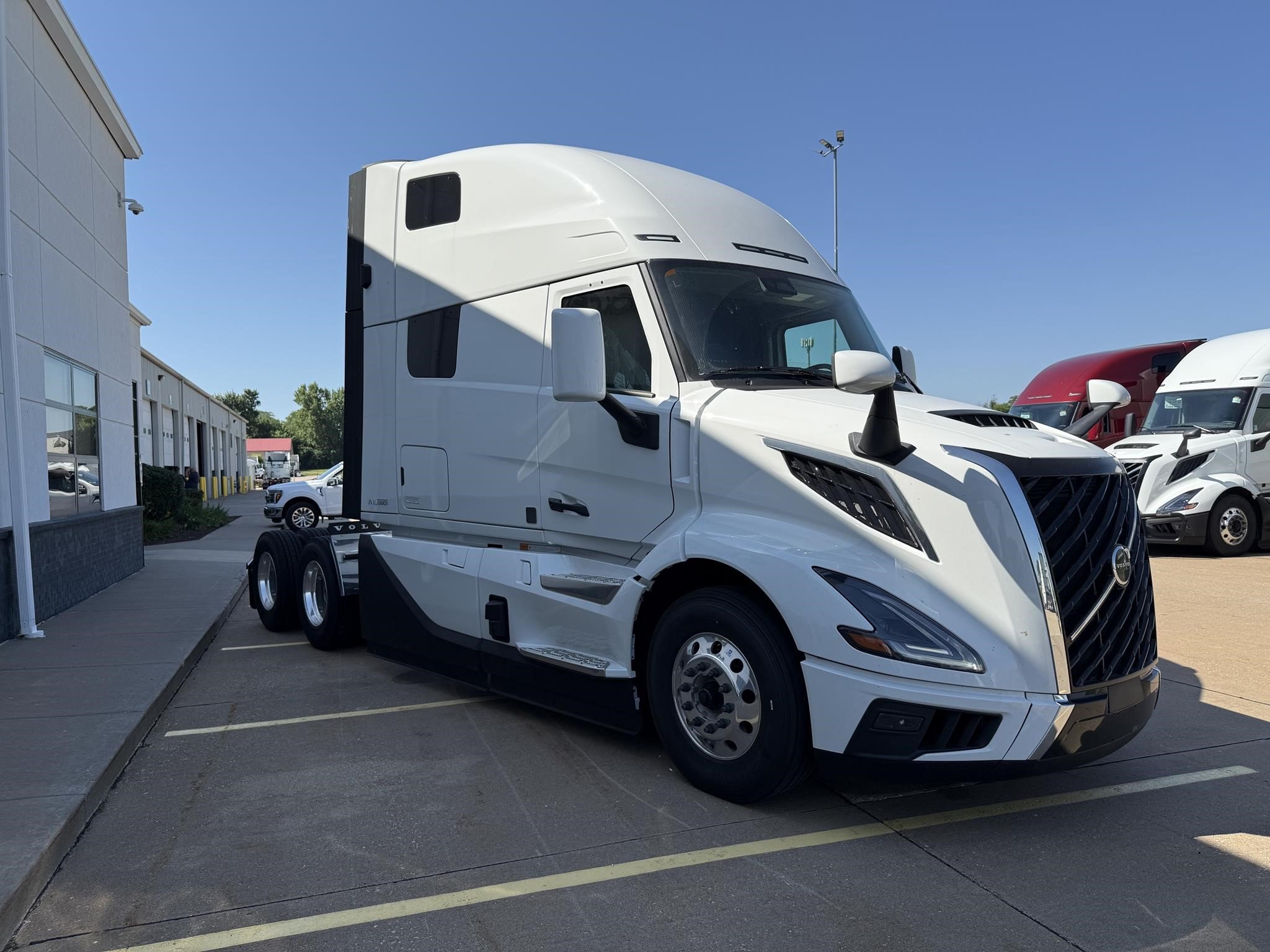 2026 VOLVO VNL64T860 - image 3 of 3