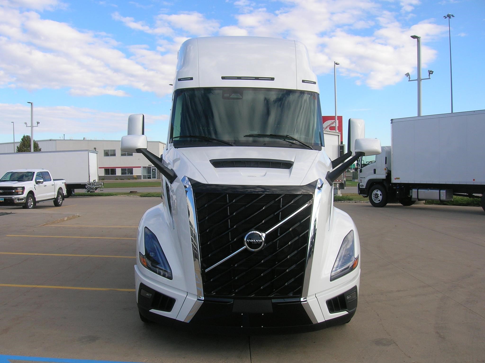 2026 VOLVO VNL64T860 - image 2 of 6