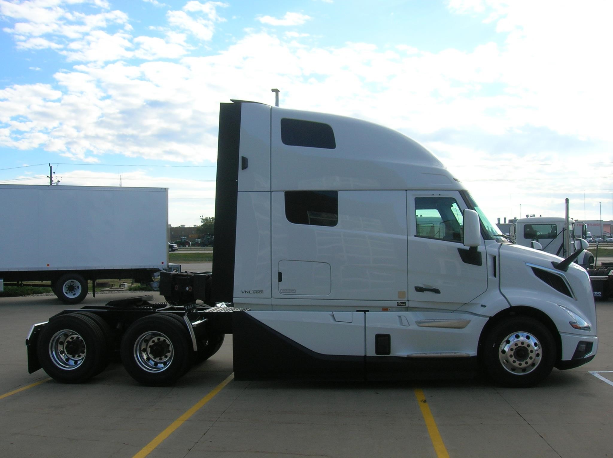 2026 VOLVO VNL64T860 - image 4 of 6