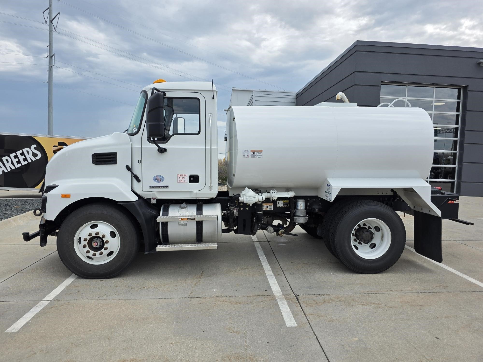 2024 MACK MD7 - image 2 of 6