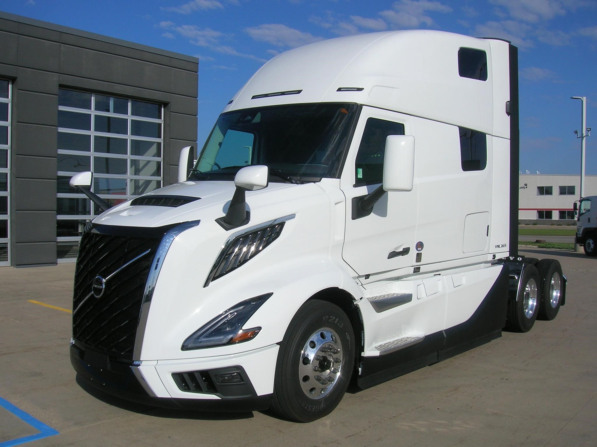 2026 VOLVO VNL64T860 - image 1 of 6