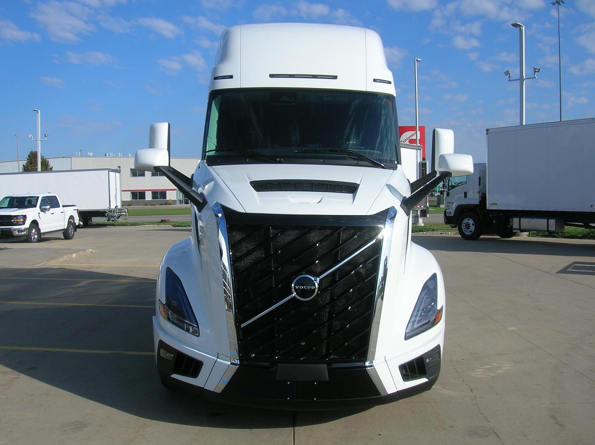 2026 VOLVO VNL64T860 - image 2 of 6