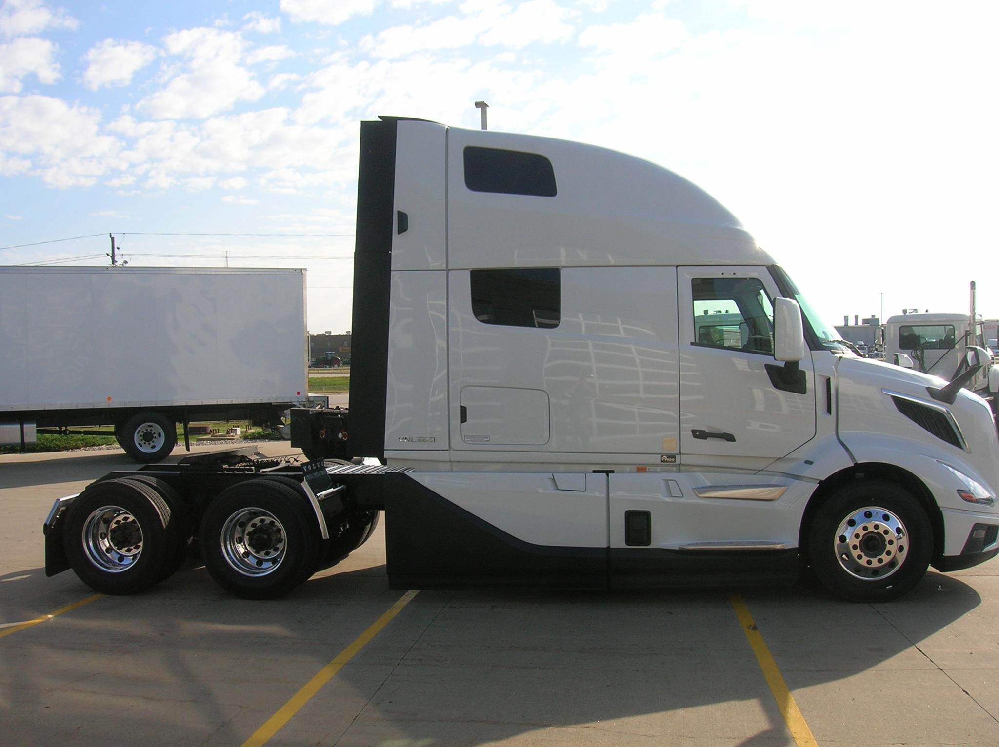 2026 VOLVO VNL64T860 - image 4 of 6