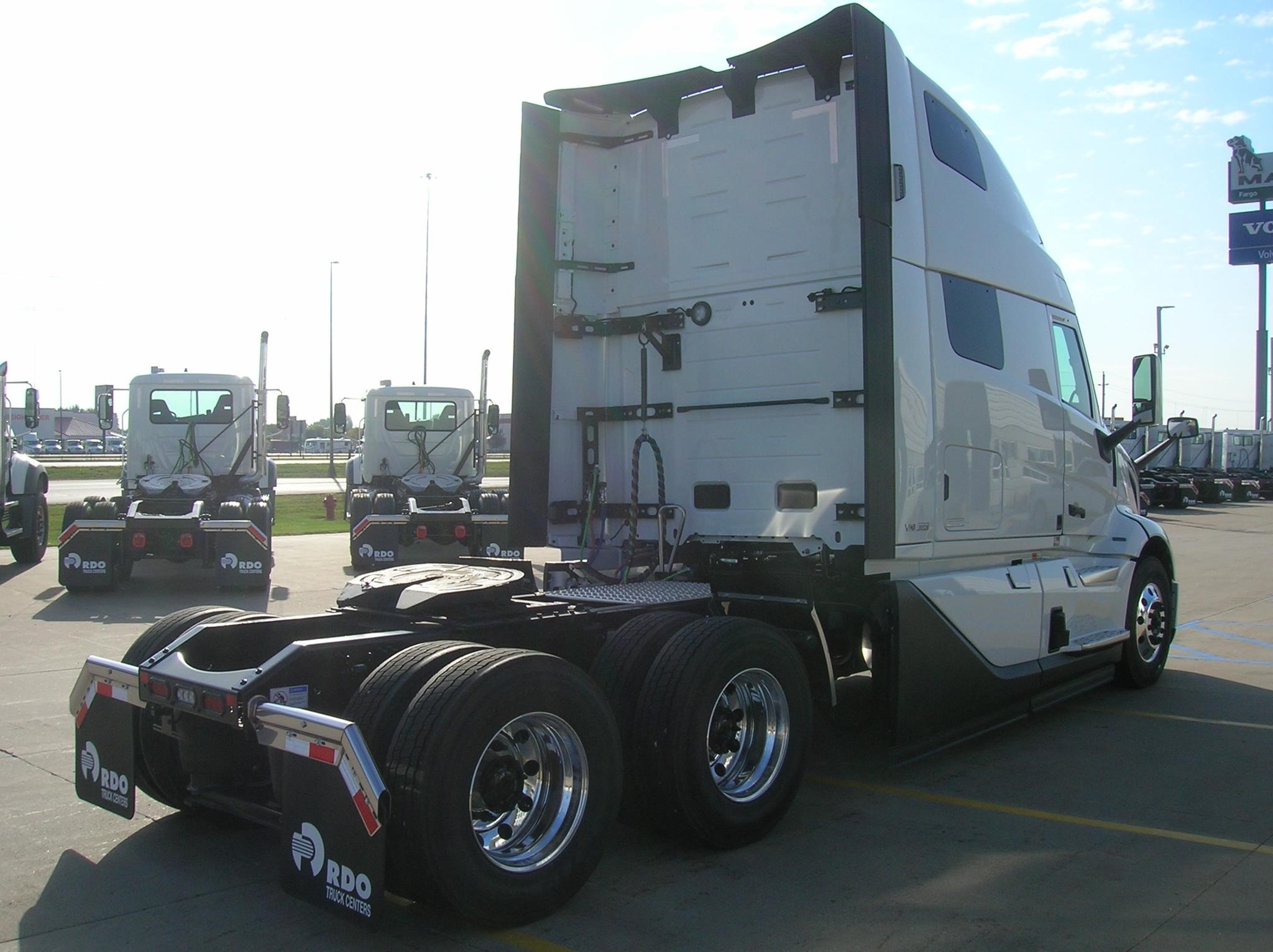 2026 VOLVO VNL64T860 - image 5 of 6