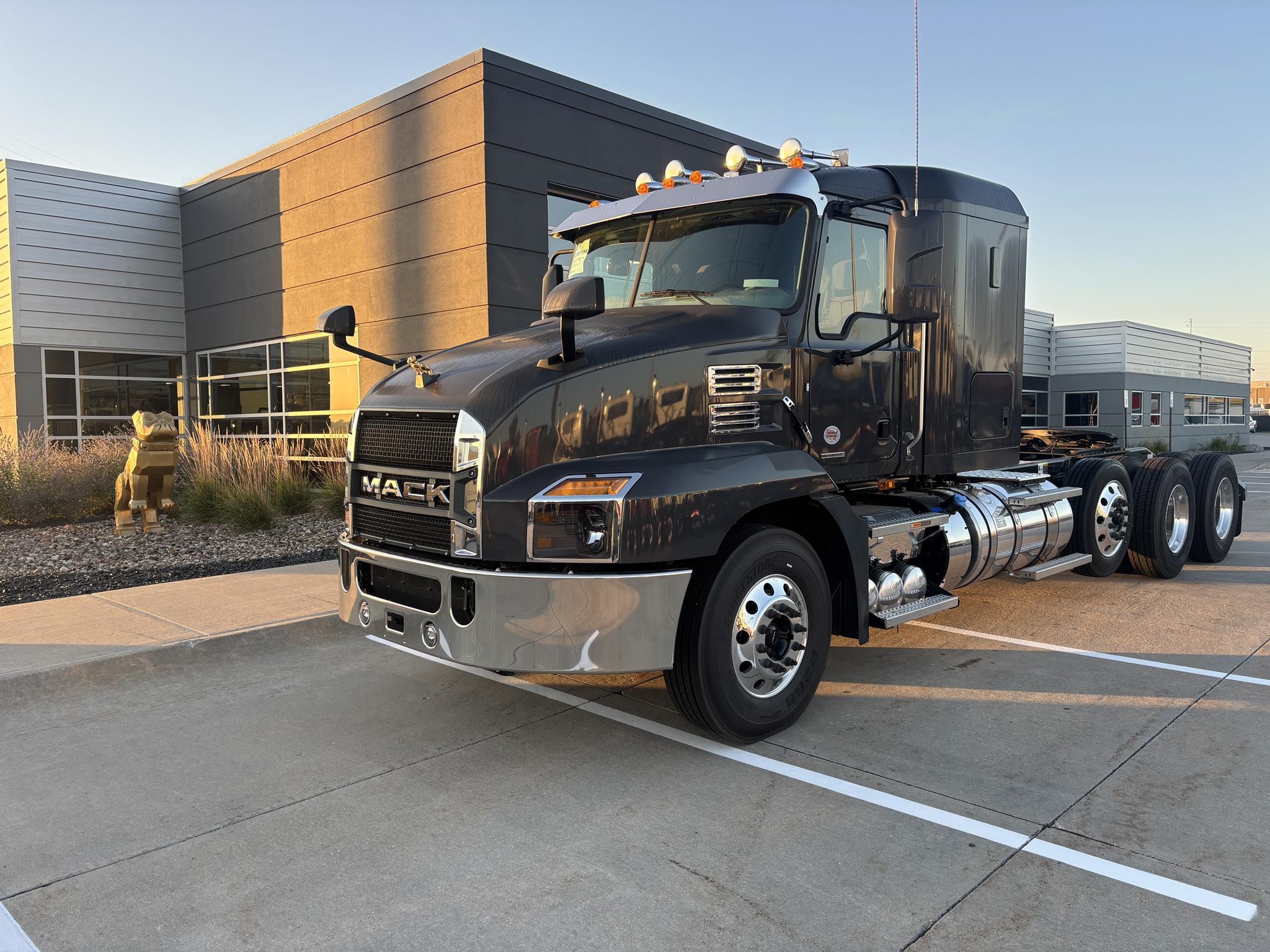 2026 MACK ANTHEM 84T - image 1 of 6