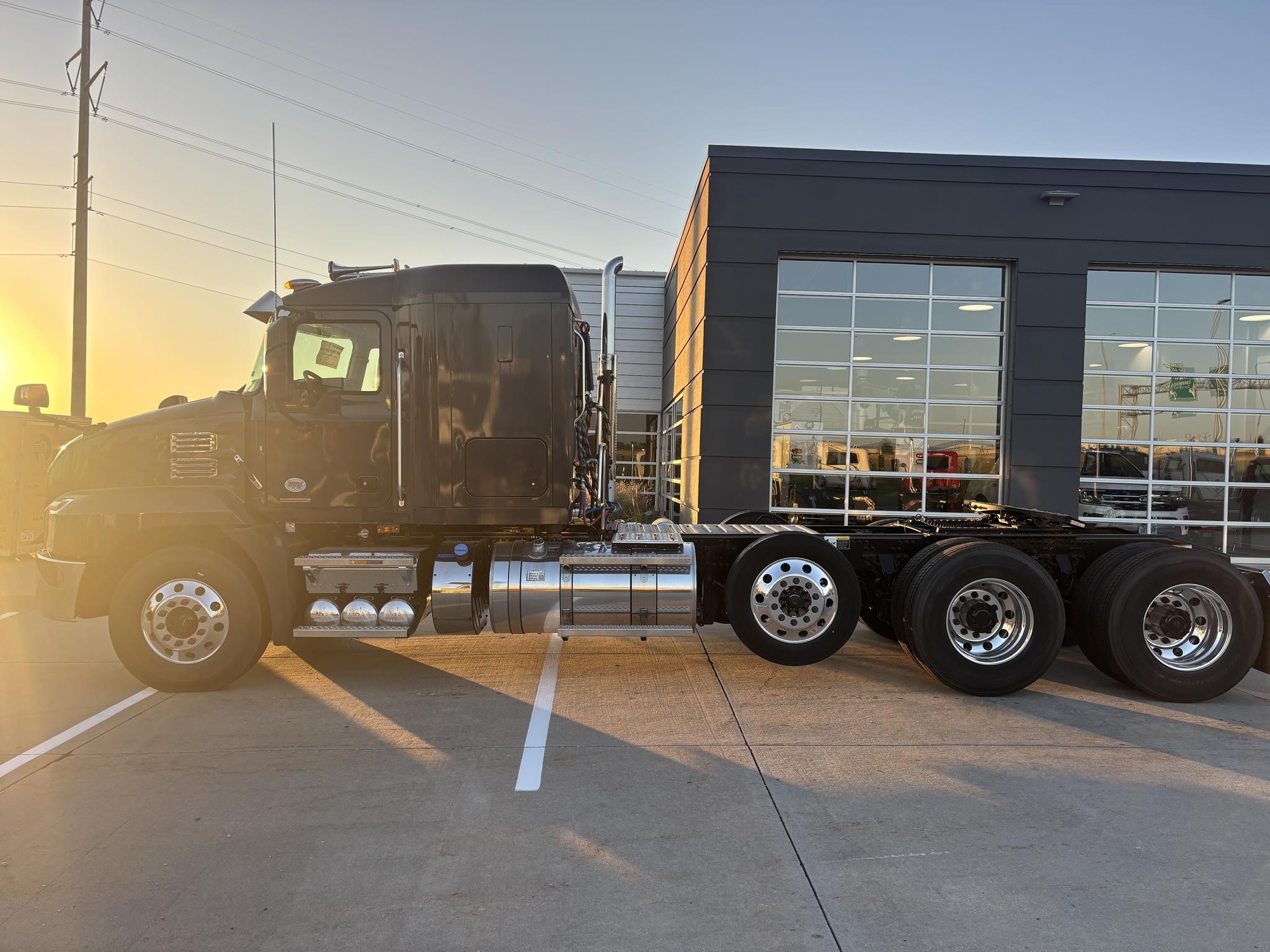 2026 MACK ANTHEM 84T - image 2 of 6