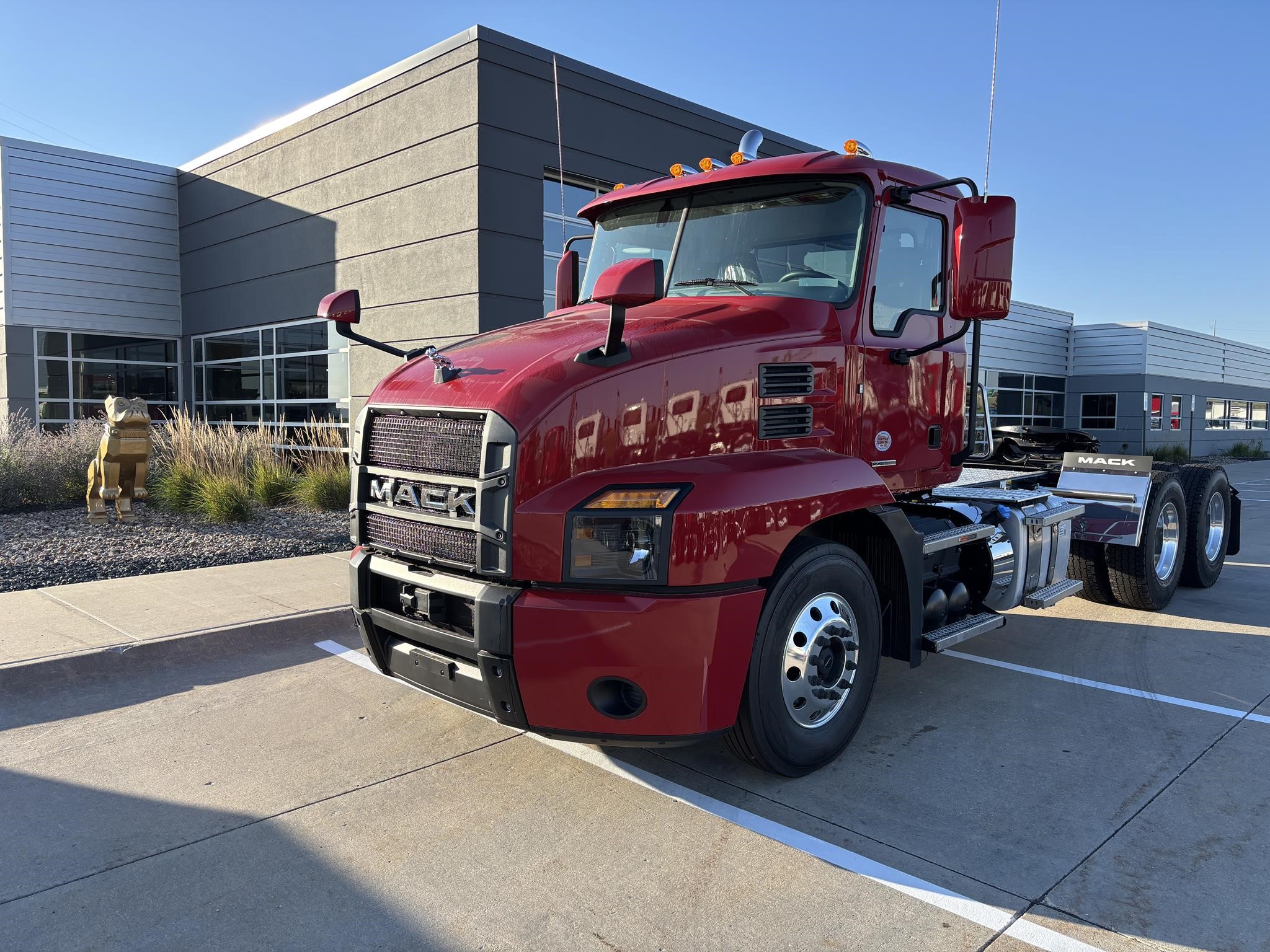 2026 MACK ANTHEM 64T - image 1 of 6
