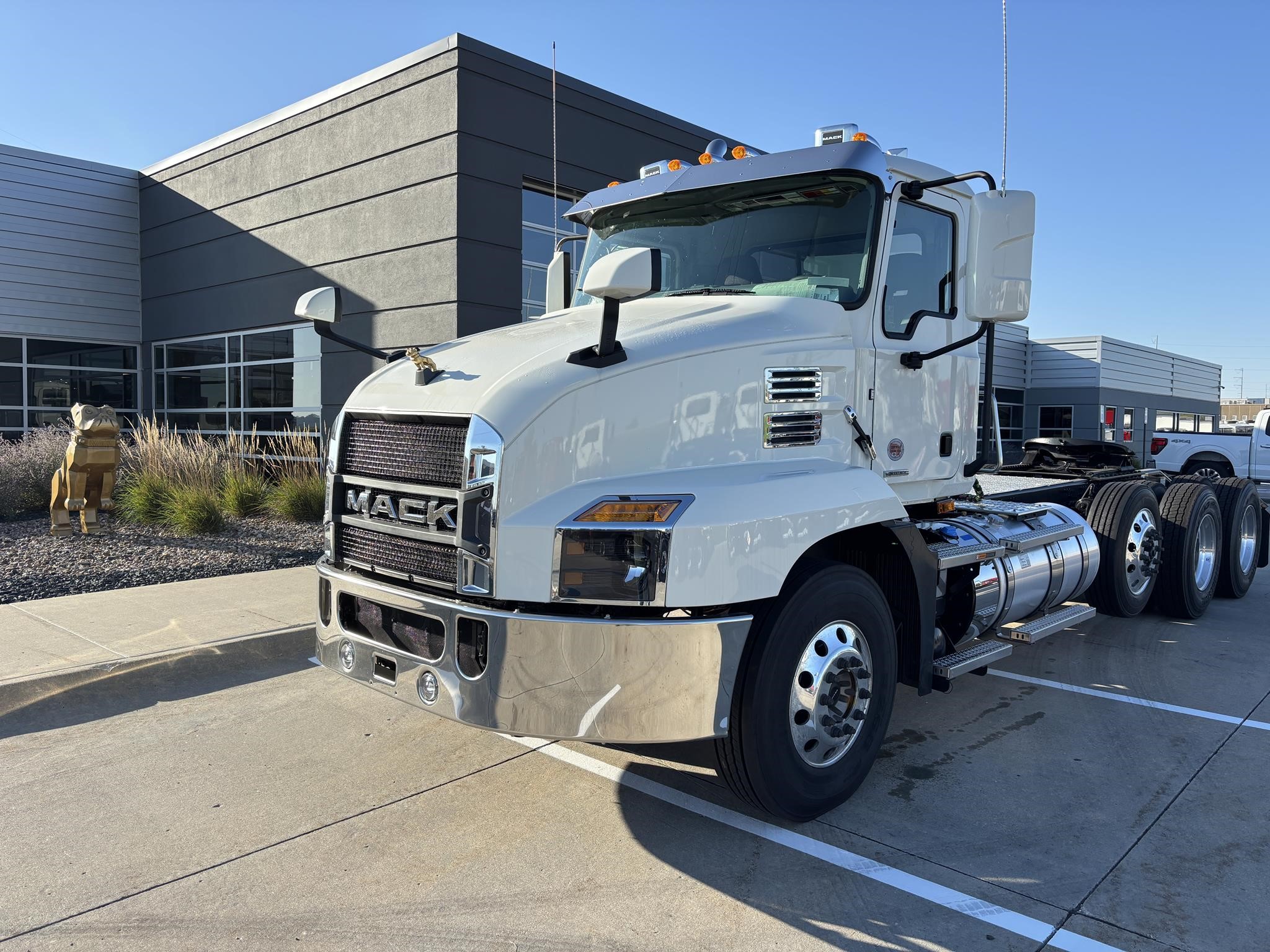 2026 MACK ANTHEM 84T - image 1 of 6