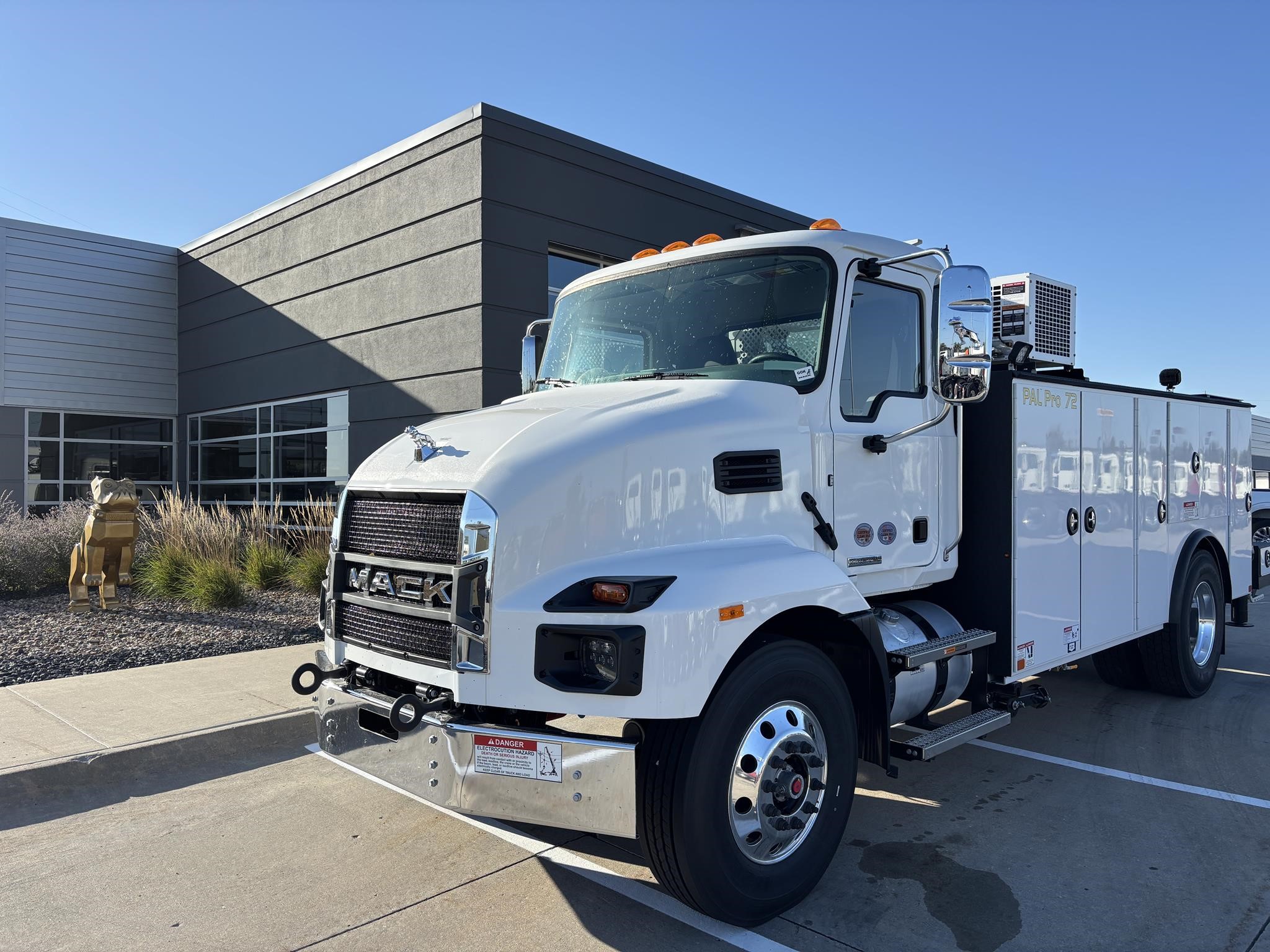 2026 MACK MD7 - image 1 of 6