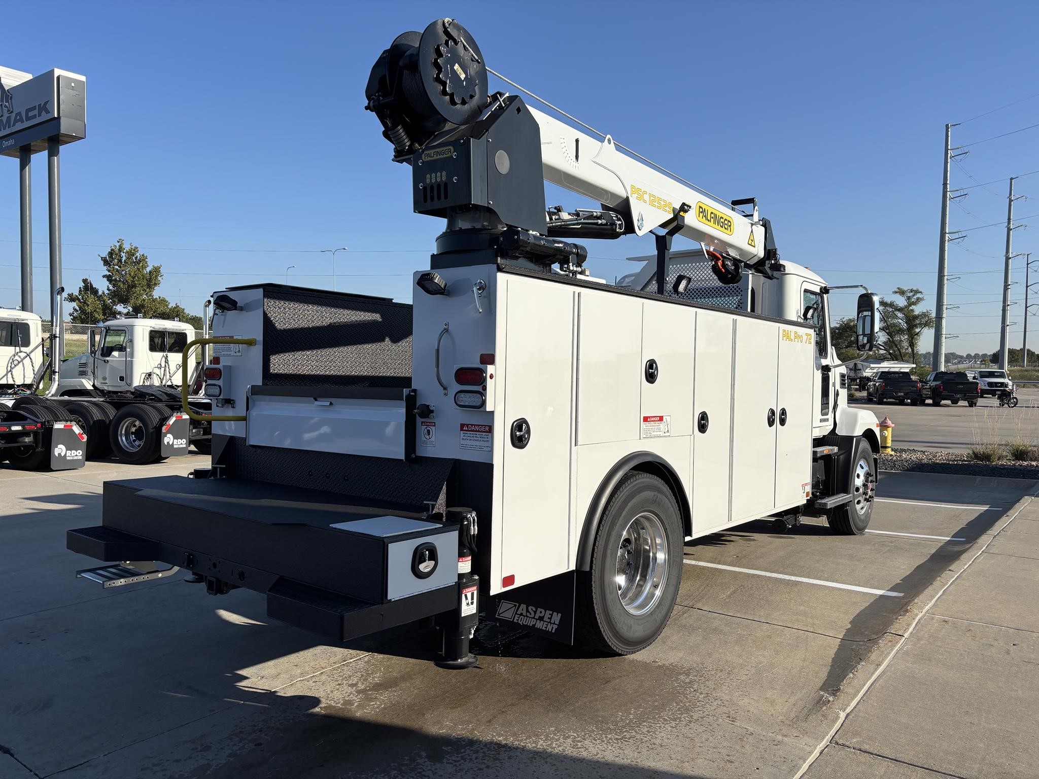 2026 MACK MD7 - image 3 of 6