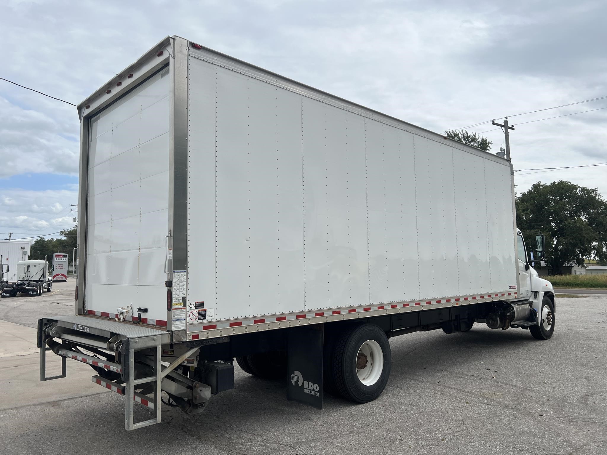 2019 HINO 268A - image 5 of 6
