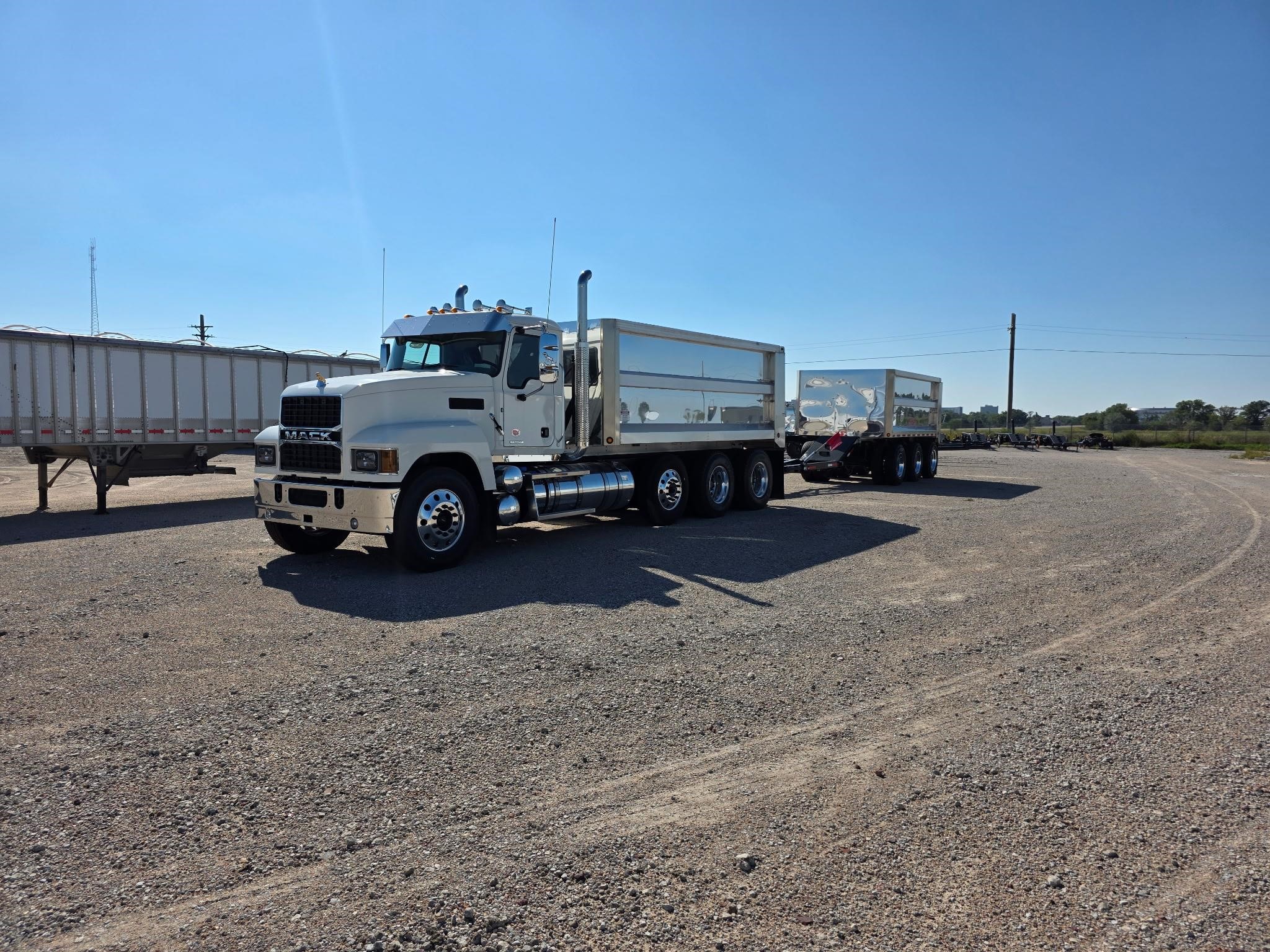 2026 MACK PINNACLE 64R - image 1 of 6