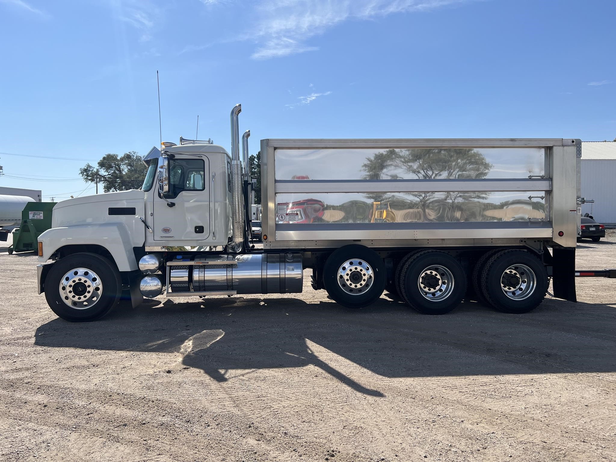 2026 MACK PINNACLE 64R - image 2 of 6