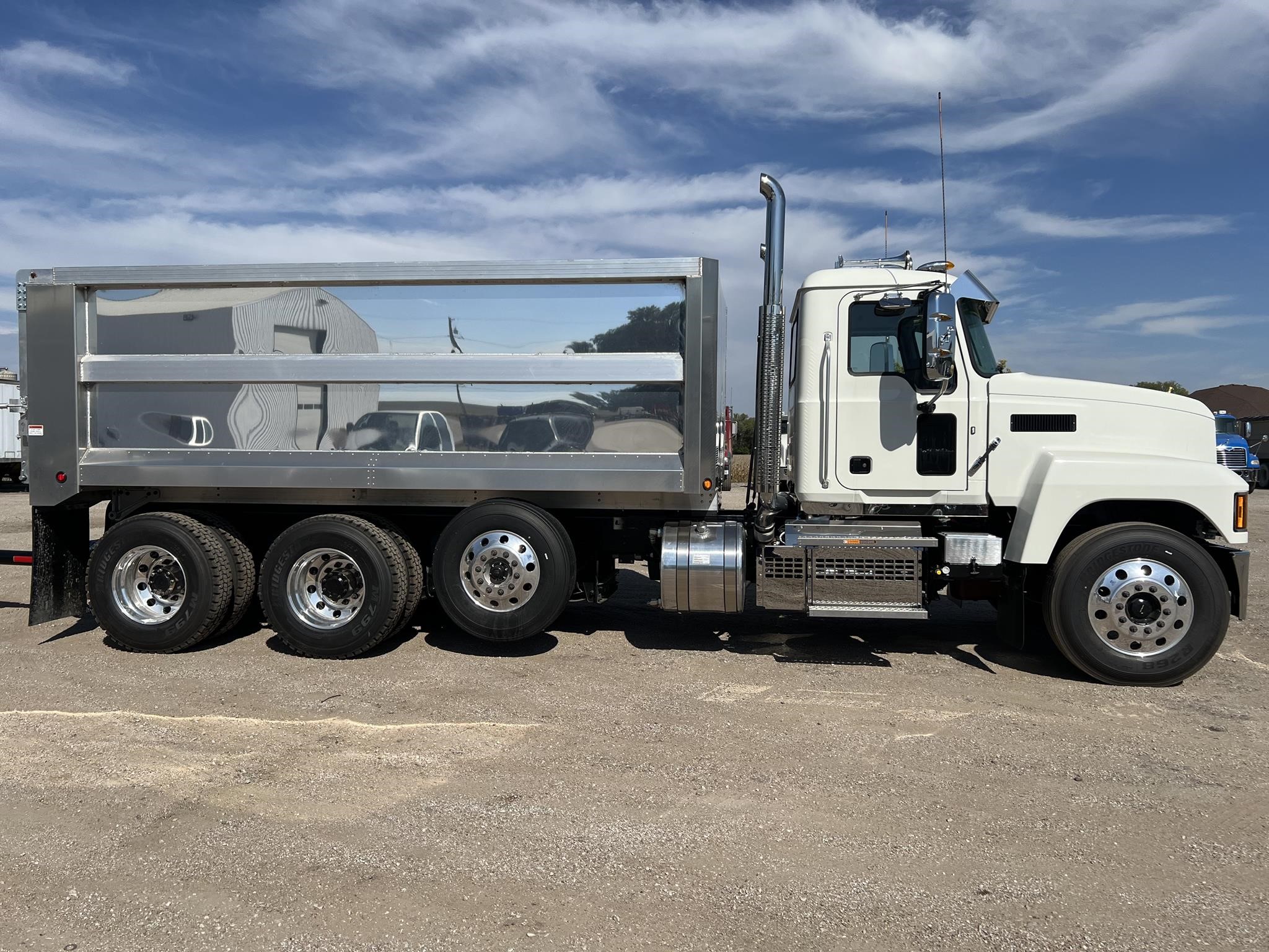 2026 MACK PINNACLE 64R 10012156342 2026 MACK PINNACLE 64R 10012156342