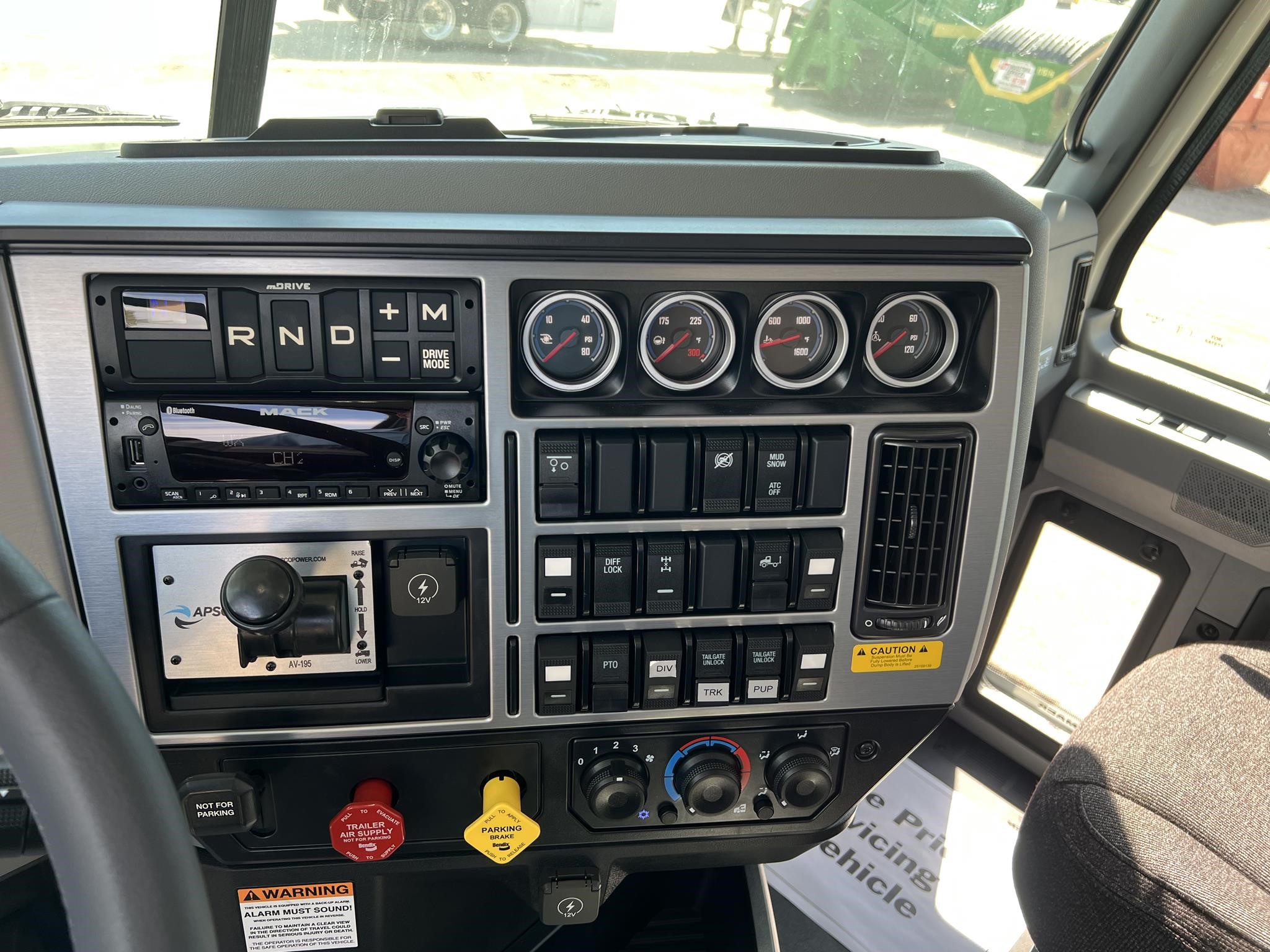 2026 MACK PINNACLE 64R 10012156395 2026 MACK PINNACLE 64R 10012156395