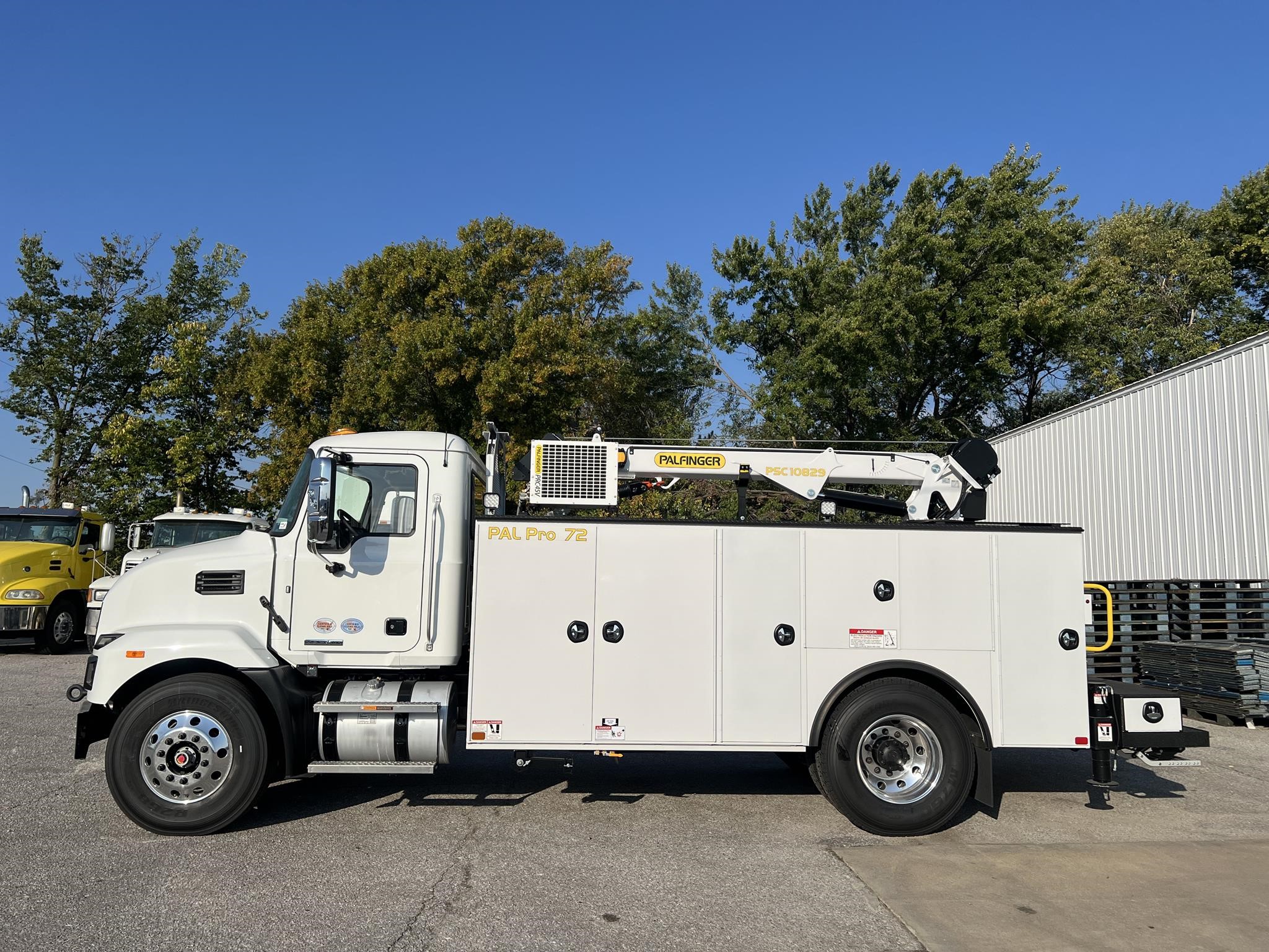 2026 MACK MD7 - image 2 of 6