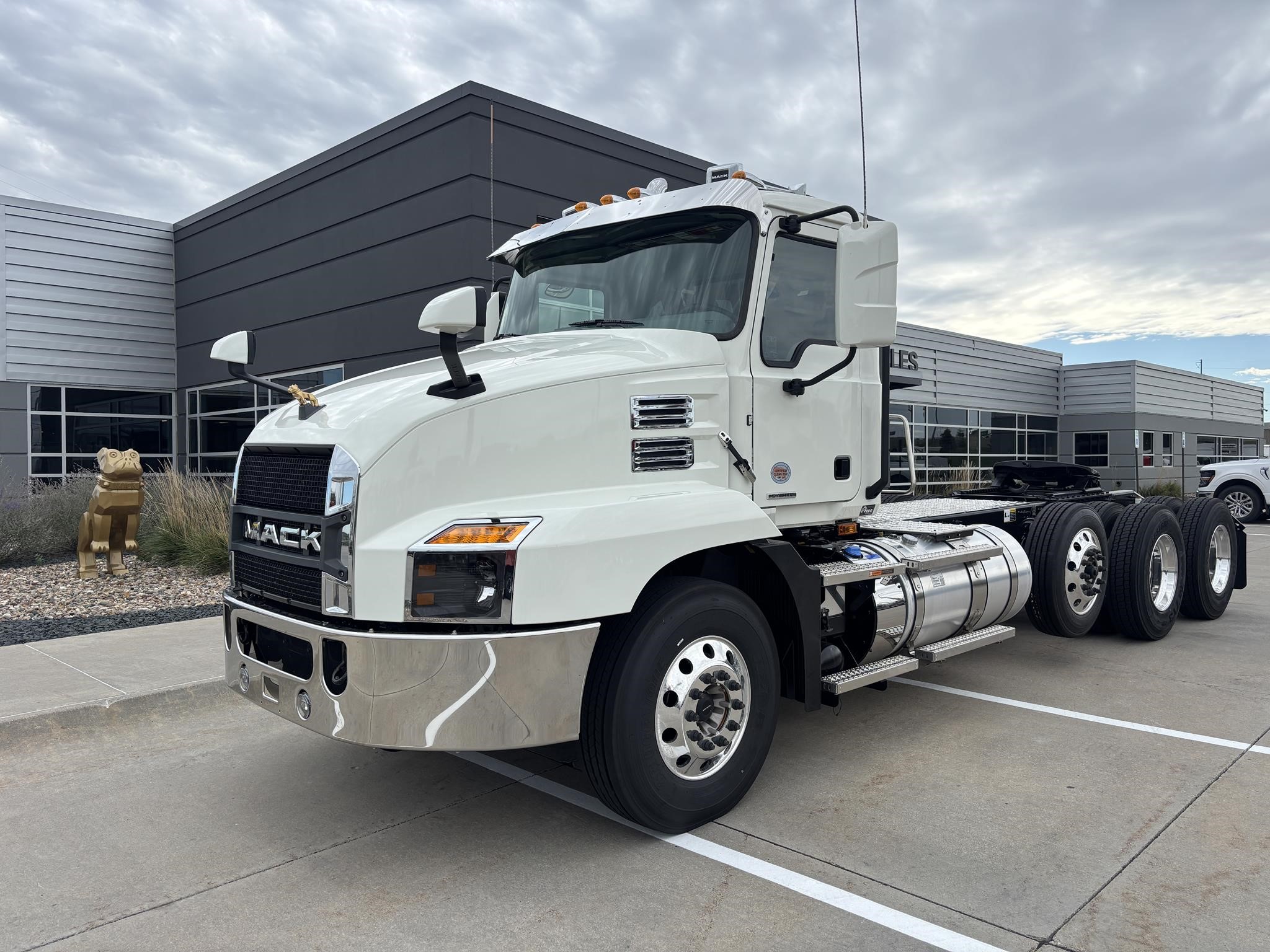 2026 MACK ANTHEM 84T - image 1 of 6