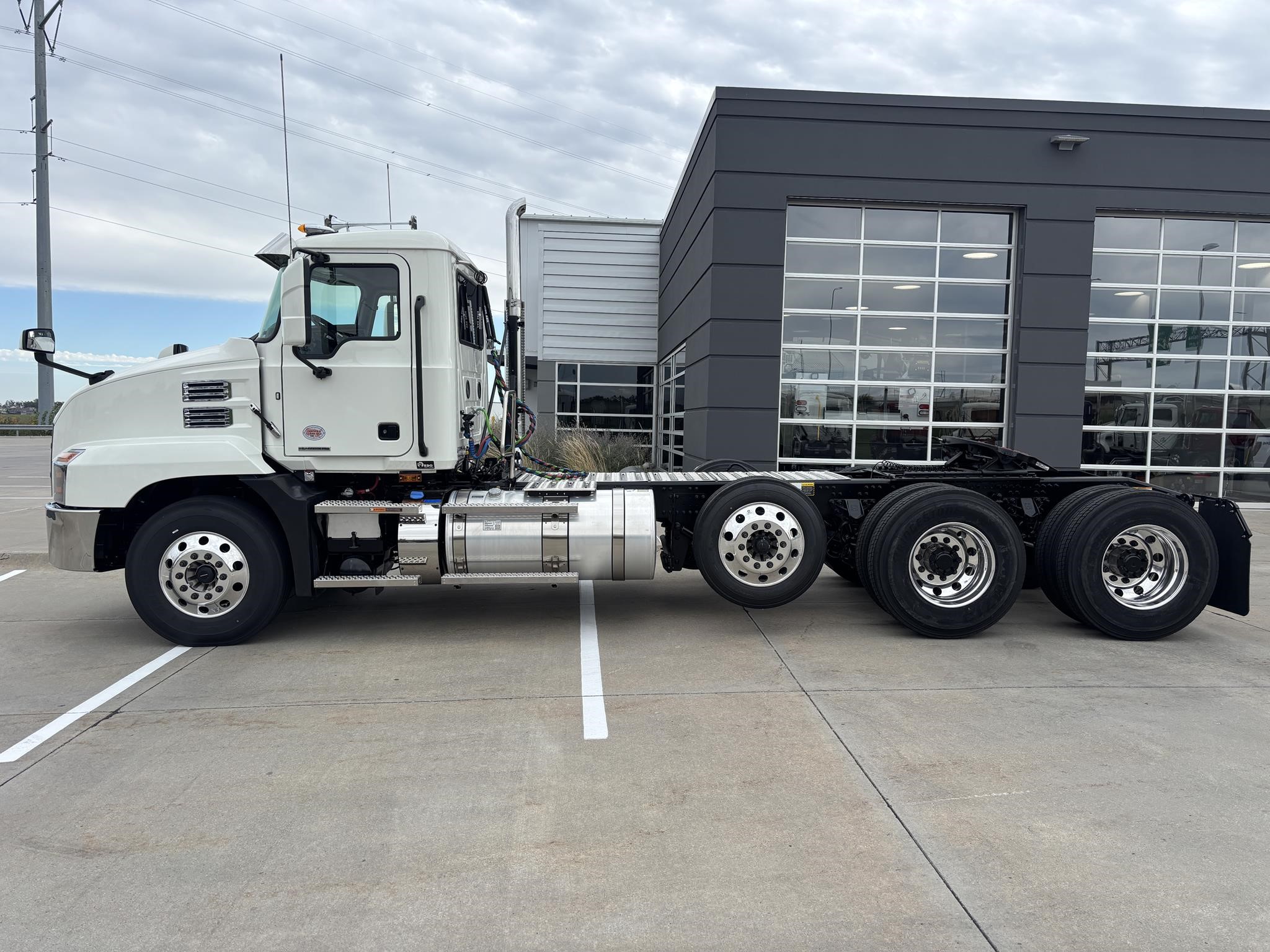 2026 MACK ANTHEM 84T - image 2 of 6