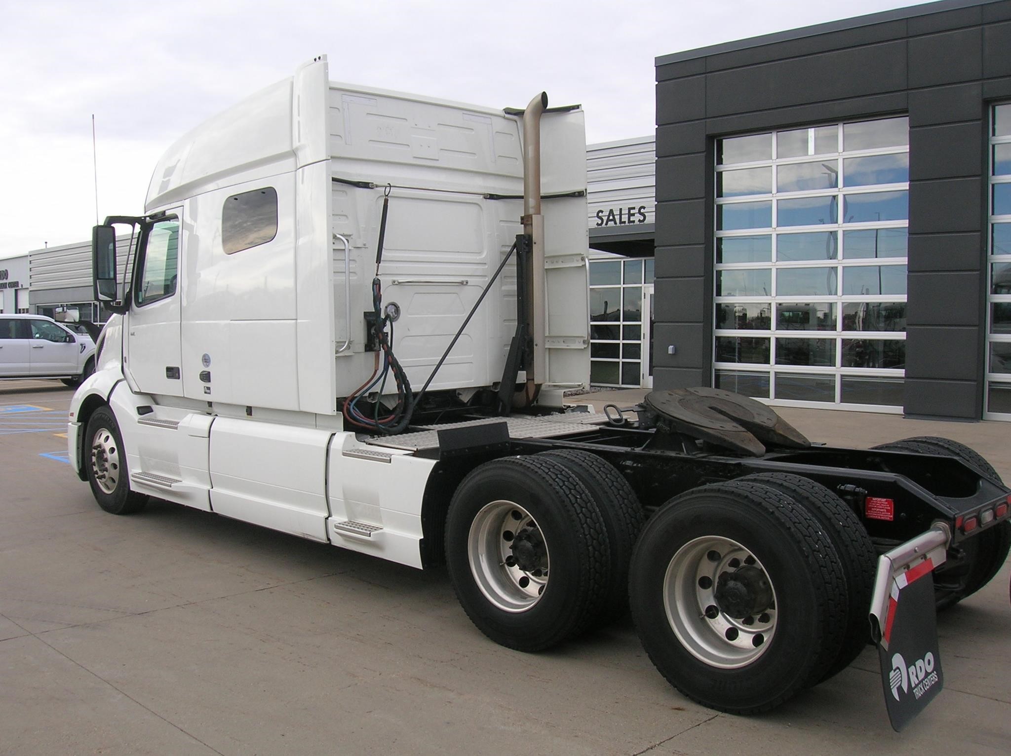 2022 VOLVO VNL64T740 10015684033 2022 VOLVO VNL64T740 10015684033