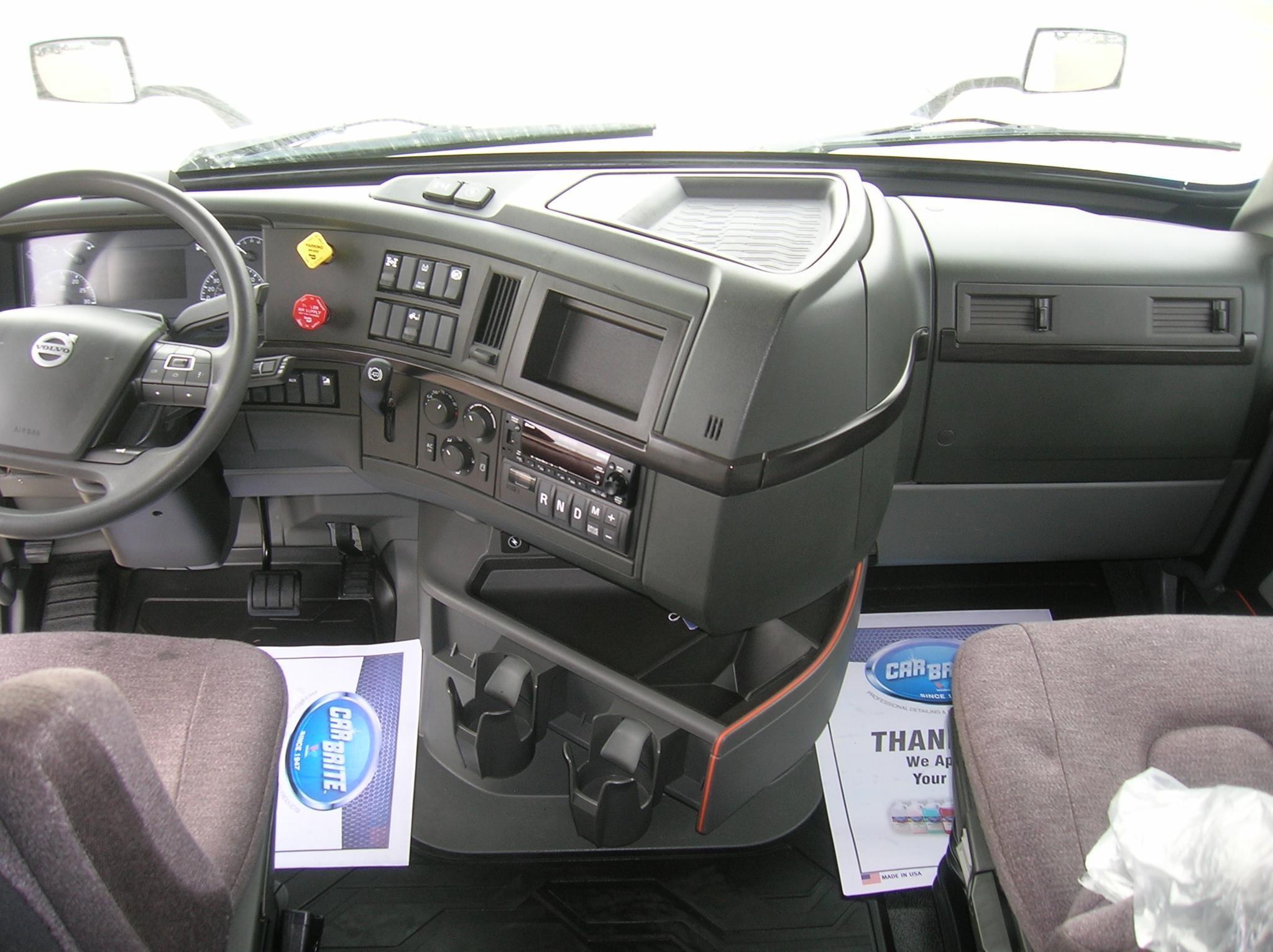 2022 VOLVO VNL64T740 10015684043 2022 VOLVO VNL64T740 10015684043